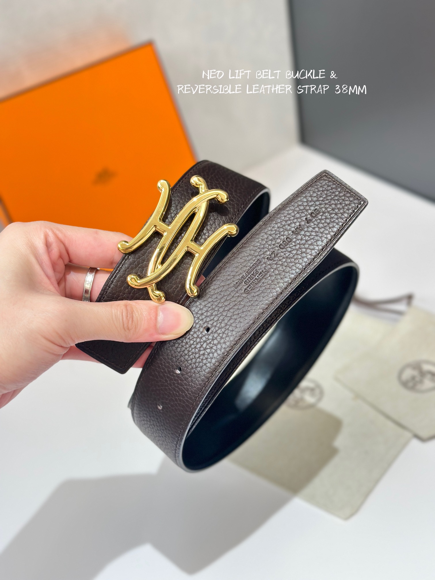 【实拍🚹¥260】Hermes💋专柜原单新款，双面进口牛皮，搭配新款精品花扣！🔍带宽3.8Cm，双面可用！🎁全套包装！