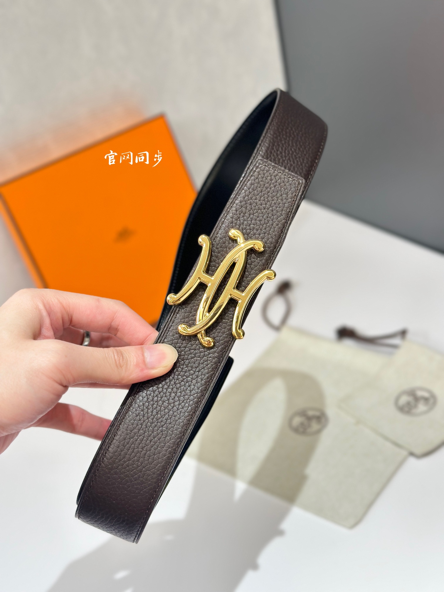 【实拍🚹¥260】Hermes💋专柜原单新款，双面进口牛皮，搭配新款精品花扣！🔍带宽3.8Cm，双面可用！🎁全套包装！