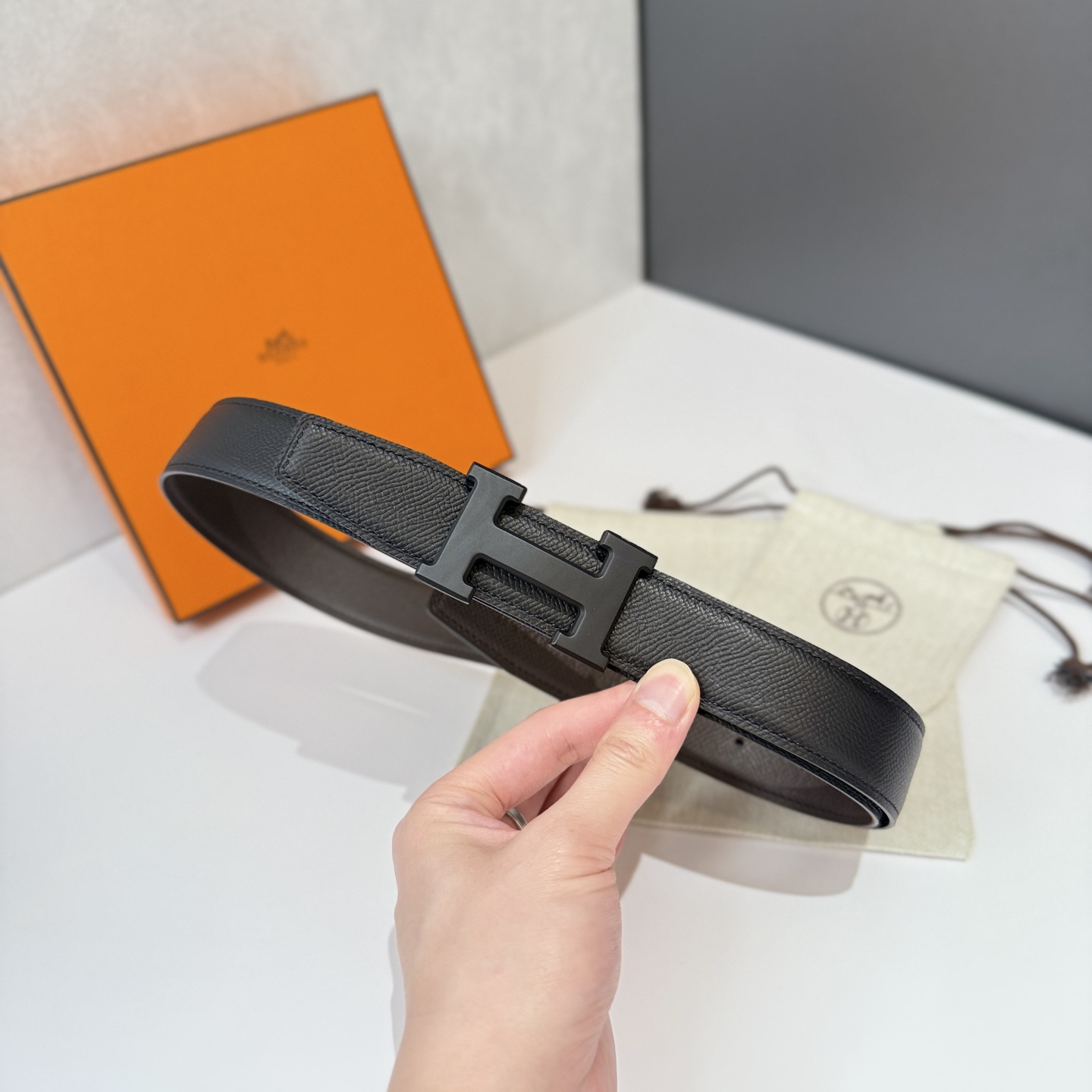 Hermes Men's Black Leather Belt with Matte H Buckle, 32mm - Iconic Style 2 i1740544353791 6810 0 1