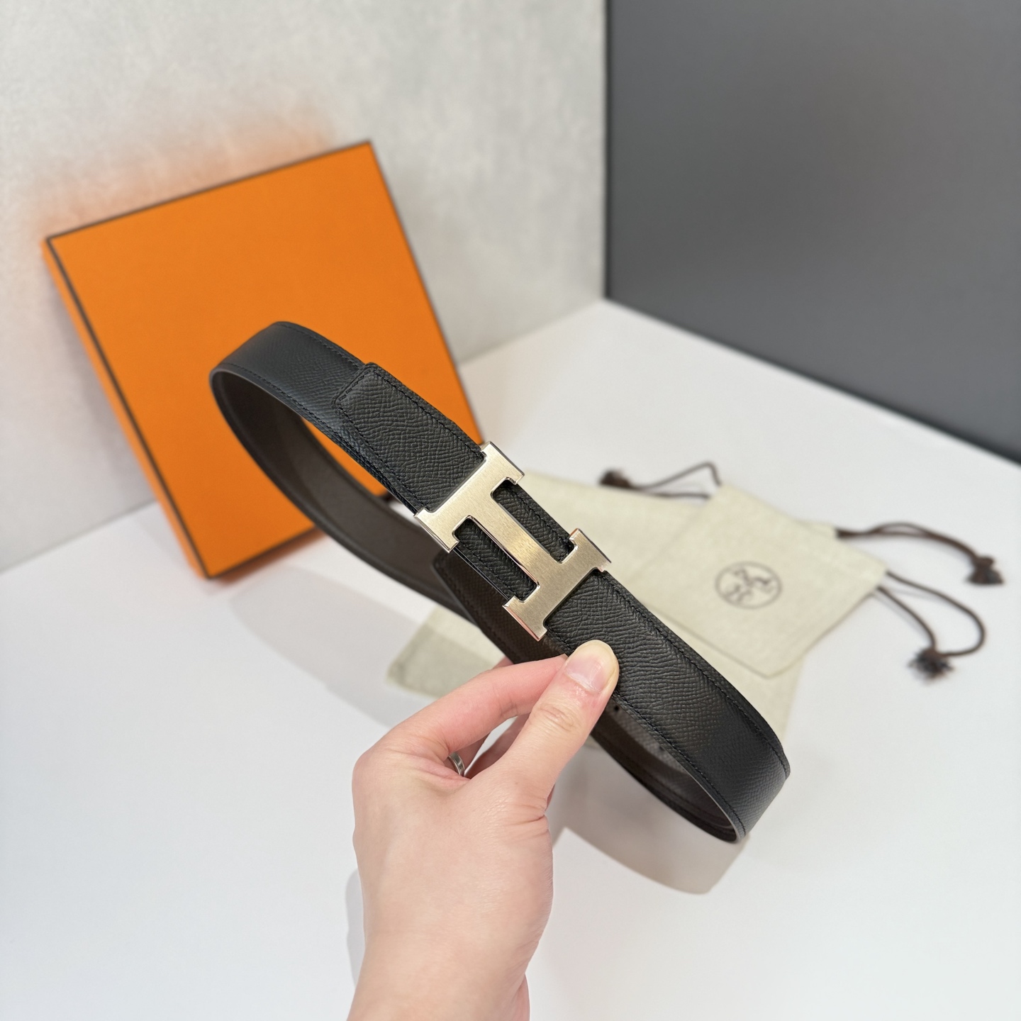 Hermes Men's 32MM Black Leather Belt with Signature 'H' Buckle 3 i1740544394552 5698 0 1