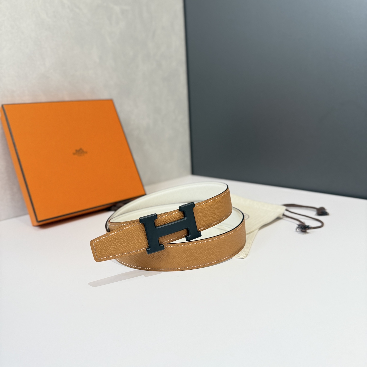 Hermes Men's Belt: Classic H Buckle, 32mm Width, Premium Leather 2 i1740544406036 2660 0 0