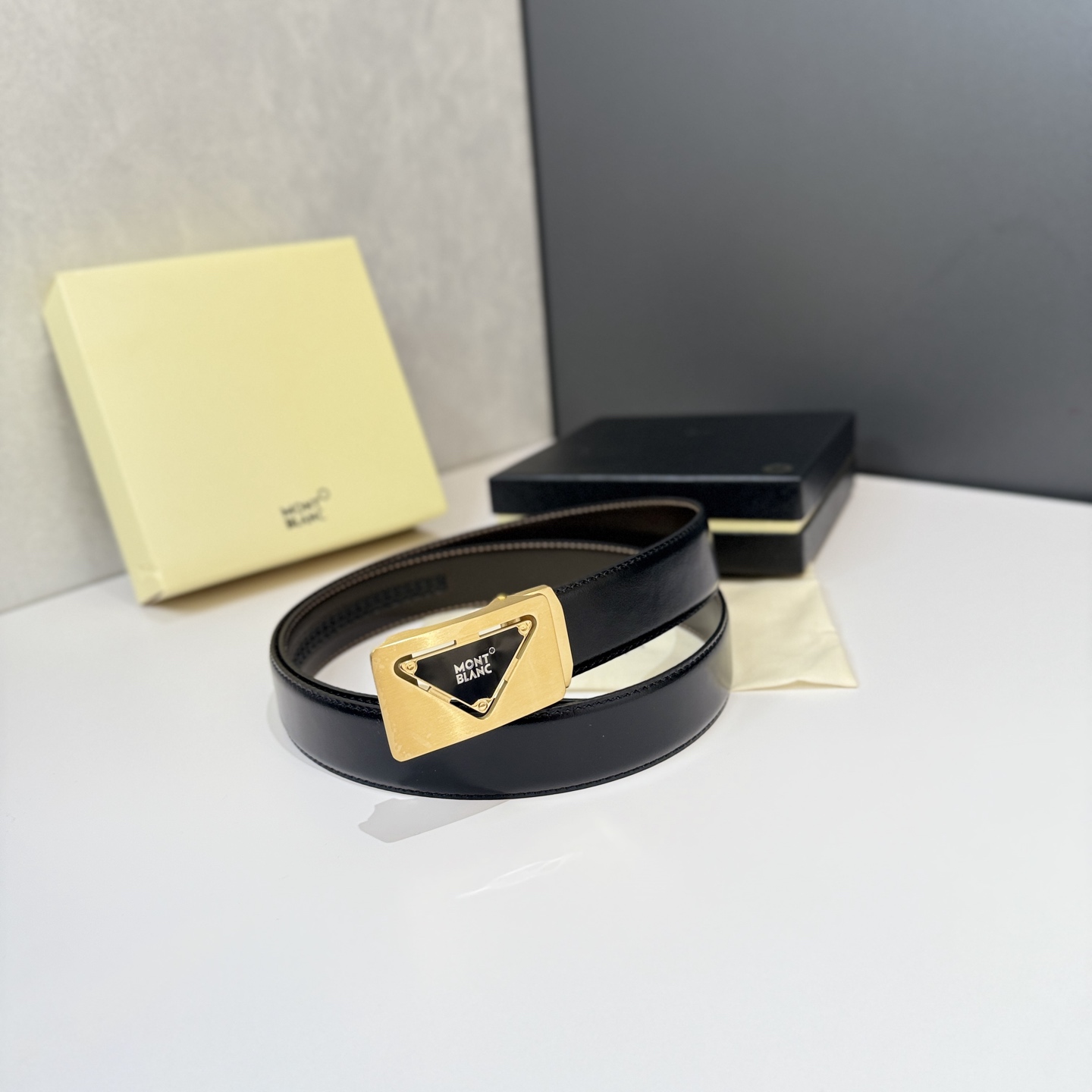 [Montblanc Belts]Montblanc automatic smoothing belt is one of the classic acce