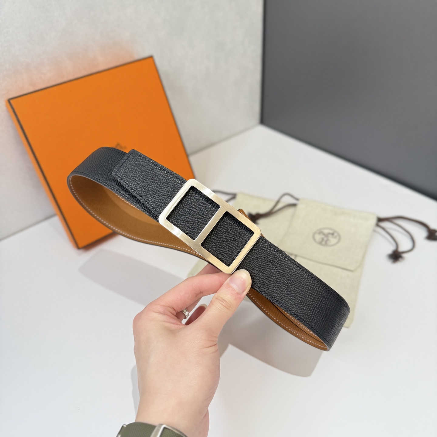 Hermès Men's Belt 38MM, Classic H Buckle, Premium Leather, Stylish and Durable 2 i1740805869945 6812 0 1