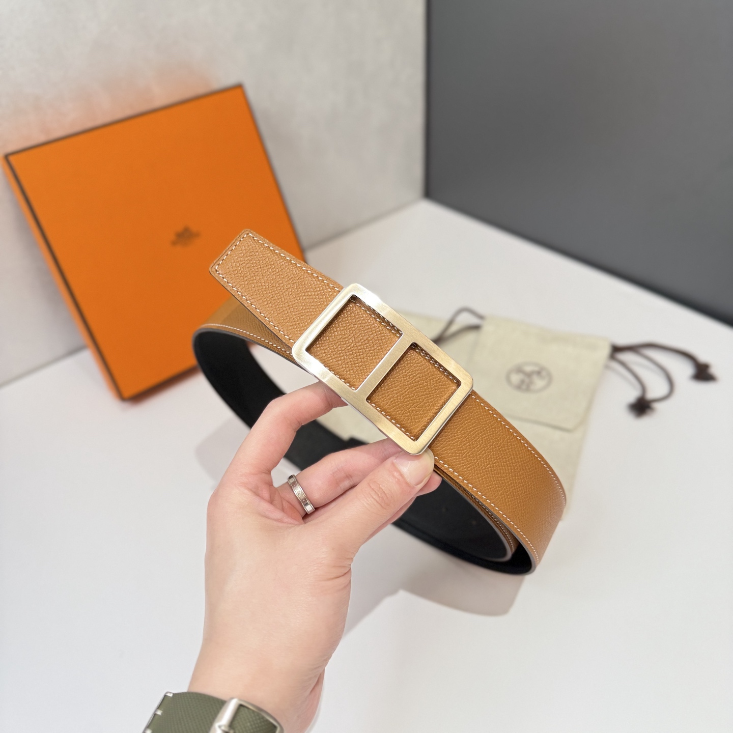 Hermès Men's Belt 38MM, Classic H Buckle, Premium Leather, Stylish and Durable 6 i1740805869945 7824 0 5