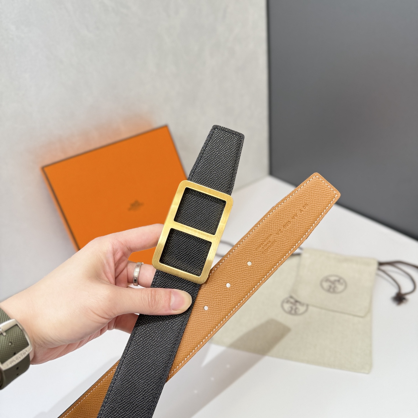 Hermes Men's Belt 38MM – Iconic H Buckle, Premium Leather, Black with Gold Hardware 4 i1740805902351 5907 0 2
