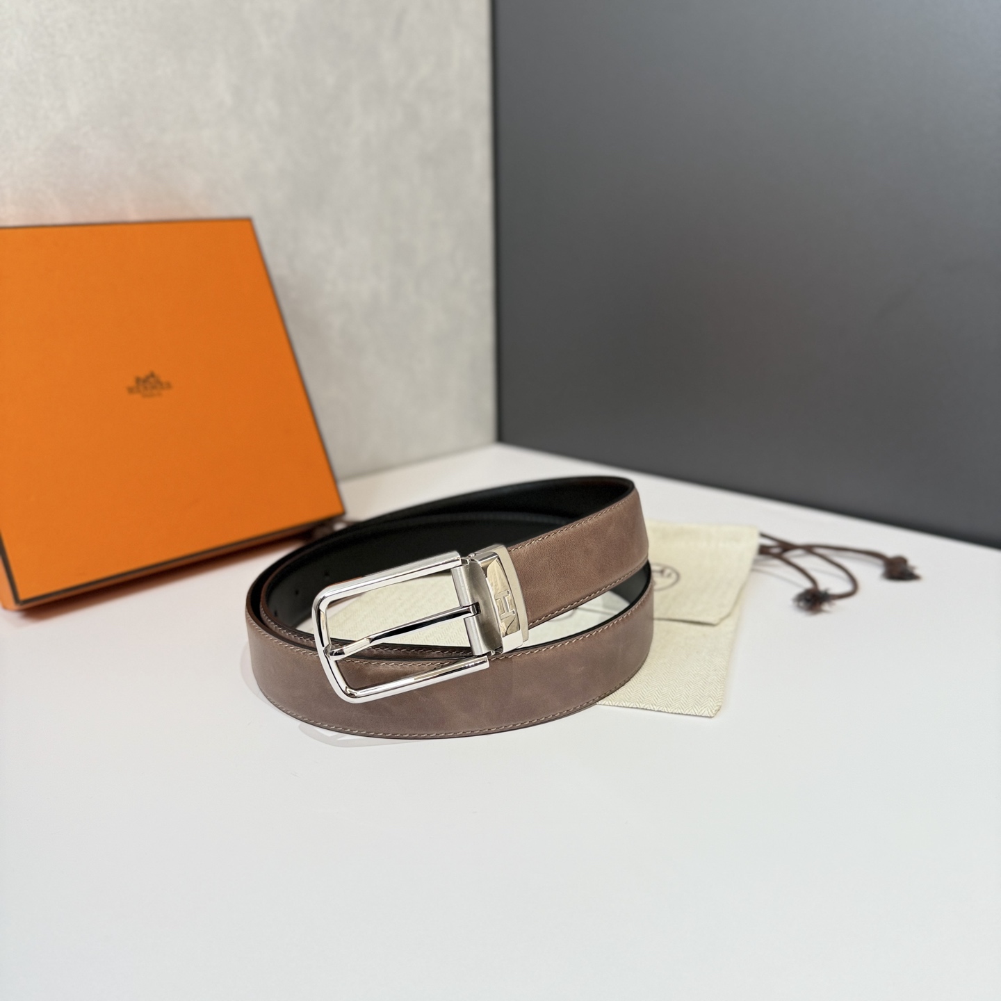 Hermès Men's 35MM Reversible Leather Belt with Iconic Buckle - Gray/Black 3 i1740805929888 2412 0 0