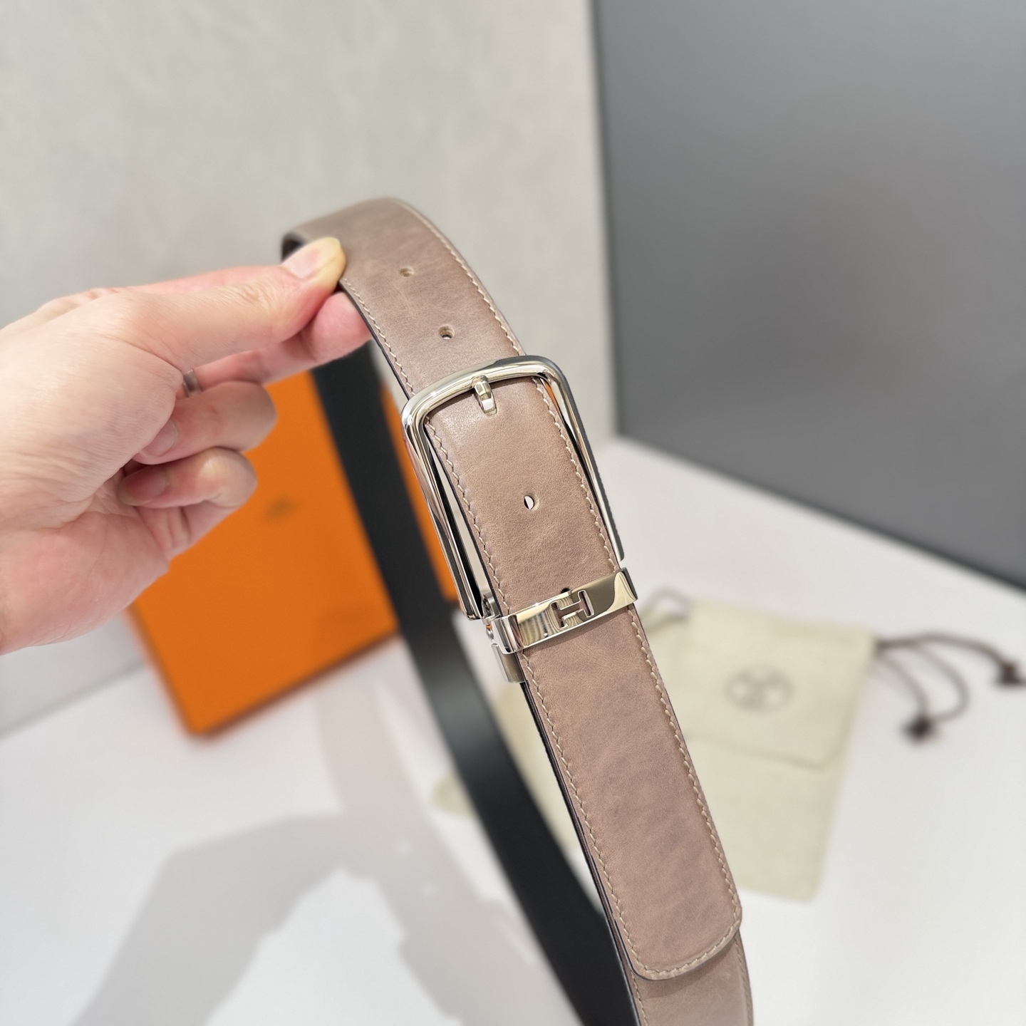 Hermès Men's 35MM Reversible Leather Belt with Iconic Buckle - Gray/Black 6 i1740805929893 2723 0 3