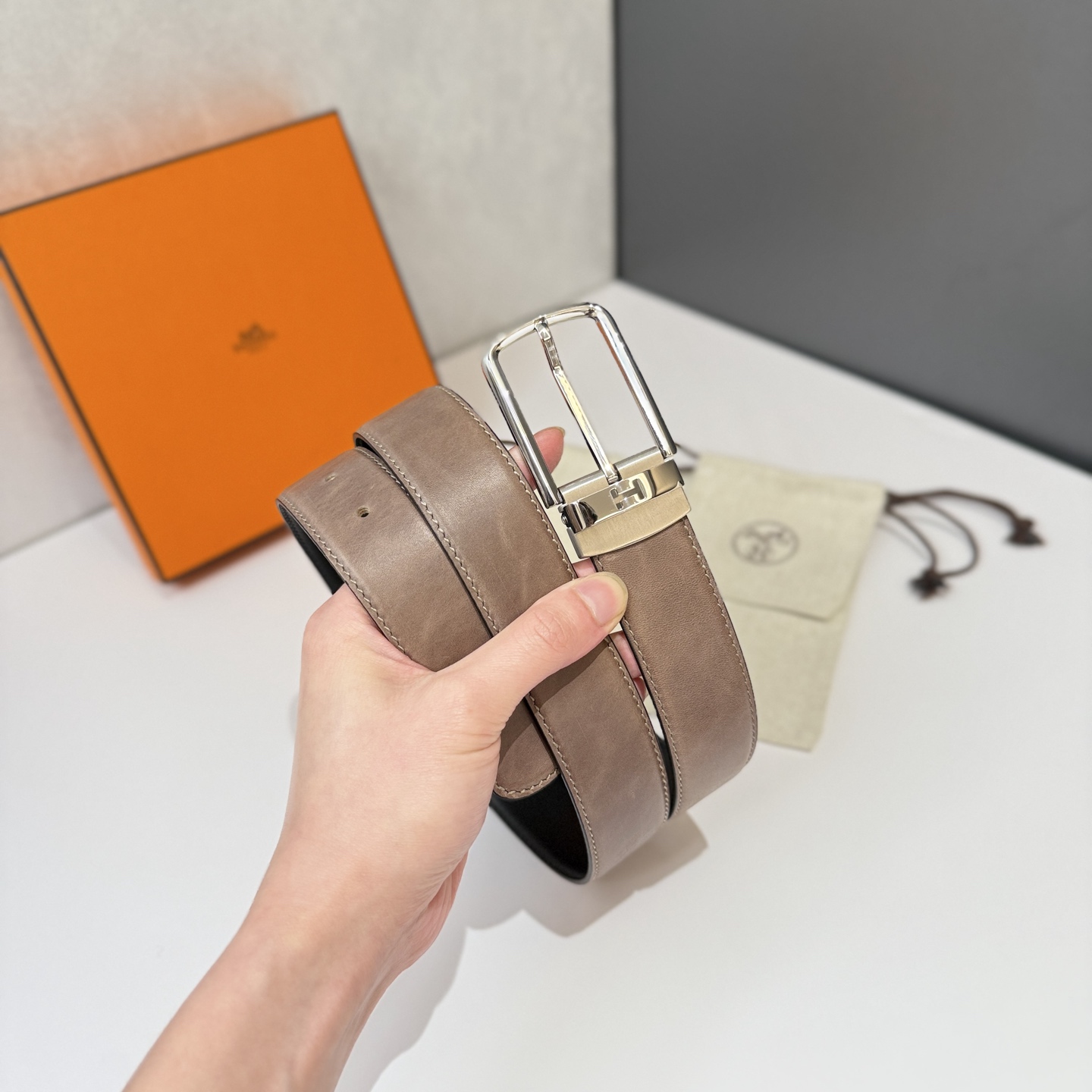 Hermès Men's 35MM Reversible Leather Belt with Iconic Buckle - Gray/Black 4 i1740805929894 8414 0 1