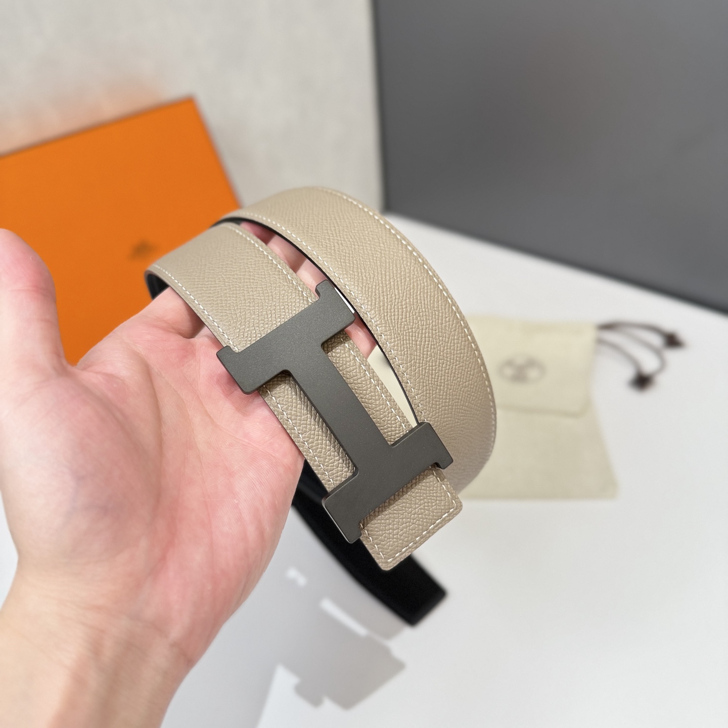 Hermès Men's Belt - Iconic H Buckle, Refined Leather, 38mm Width 4 i1741064515837 976 0 3
