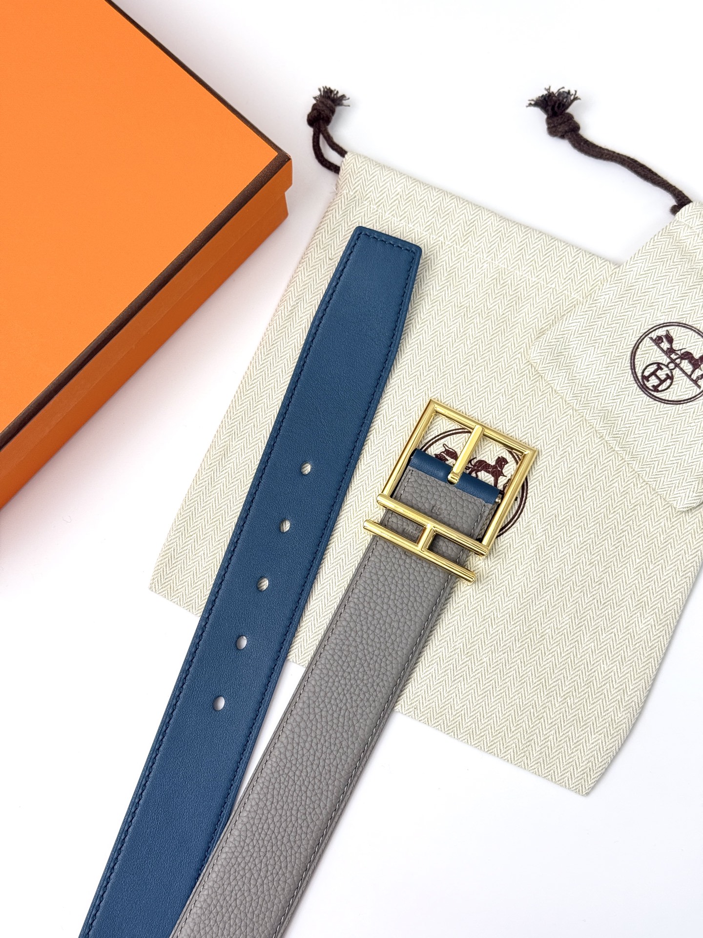 Ceinture Réversible Hermes en Cuir de Veau Grainé avec Boucle Plaqué Or