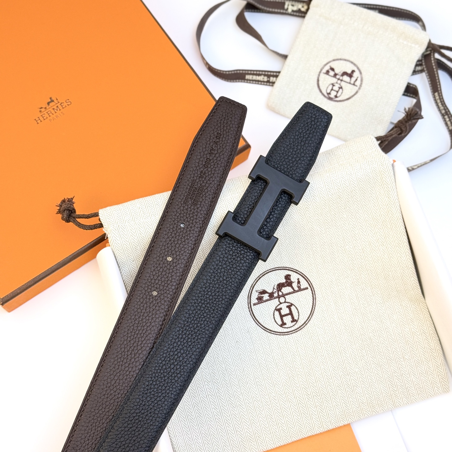 Hermès 代购级 爱马仕（Hermès）男款腰带以其精湛的工艺、高品质的材料和 的设计而备受推崇
