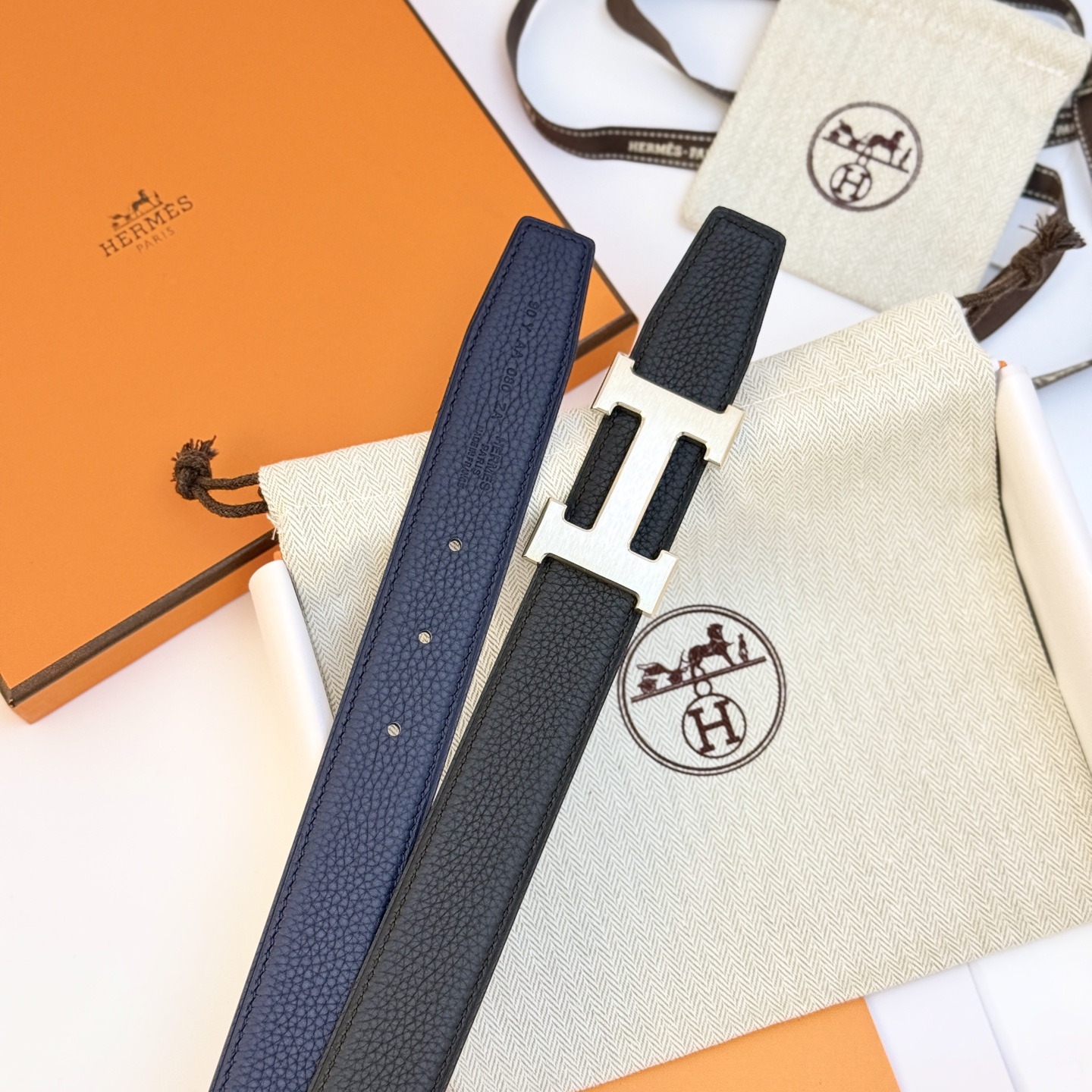 Hermès 代购级 爱马仕（Hermès）男款腰带以其精湛的工艺、高品质的材料和 的设计而备受推崇
