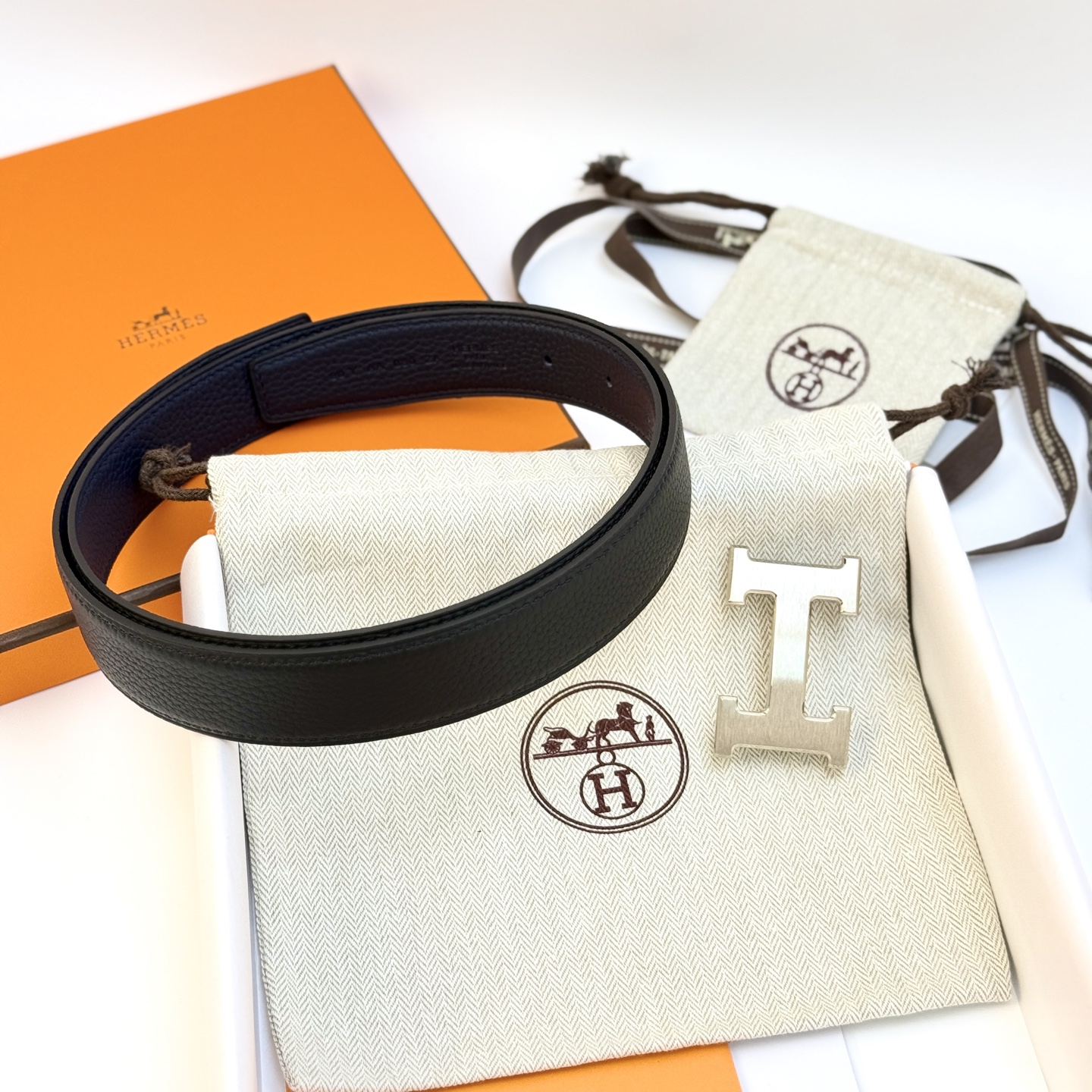 Hermès 代购级 爱马仕（Hermès）男款腰带以其精湛的工艺、高品质的材料和 的设计而备受推崇
