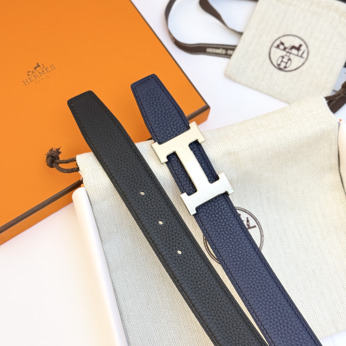 Hermès 代购级 爱马仕（Hermès）男款腰带以其精湛的工艺、高品质的材料和 的设计而备受推崇
