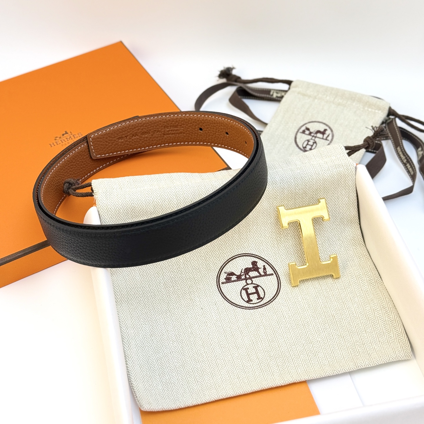 Hermès 代购级 爱马仕（Hermès）男款腰带以其精湛的工艺、高品质的材料和 的设计而备受推崇