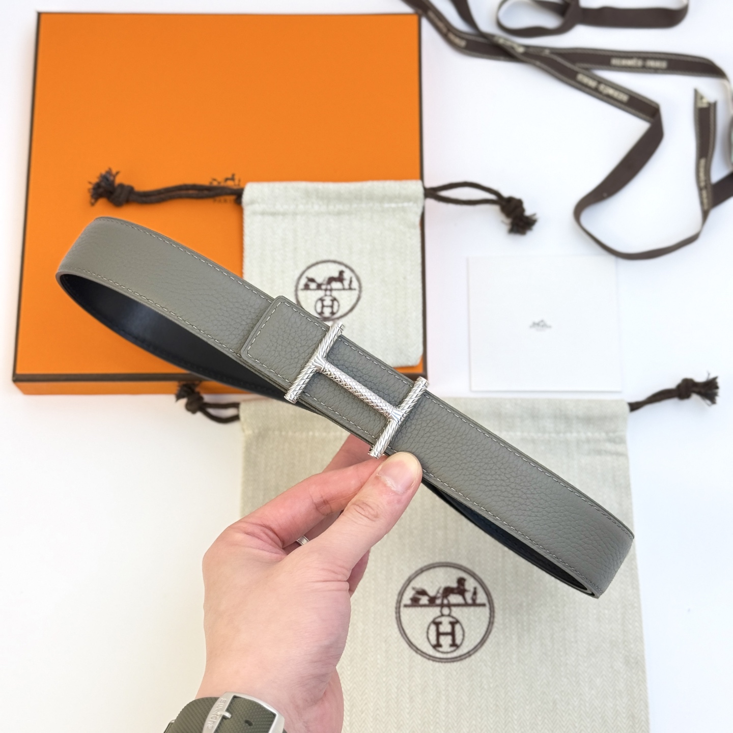 Hermès H Togo Leather Belt, 32mm - Iconic & Reversible 4 i1742705027457 8986 0 1