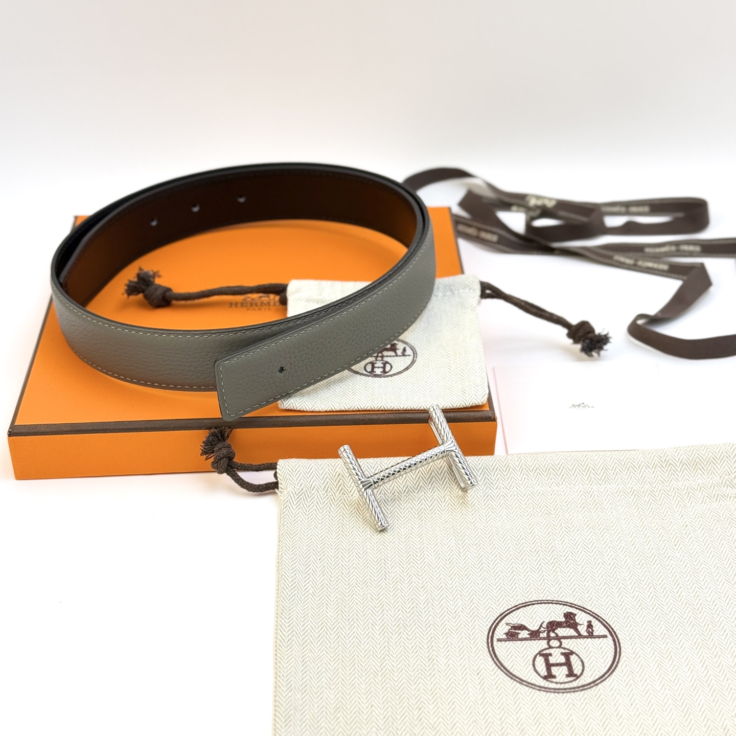 Hermès H Togo Leather Belt, 32mm - Iconic & Reversible 2 i1742705305059 3725 0 5