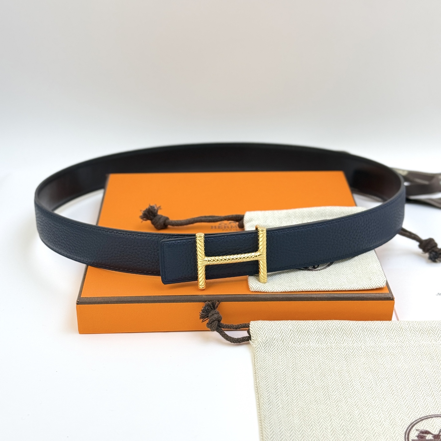 Hermes Men's Belt Togo 32MM - Iconic 'H' Buckle, Premium Leather, Stylish 3 i1742705338236 5690 0 1