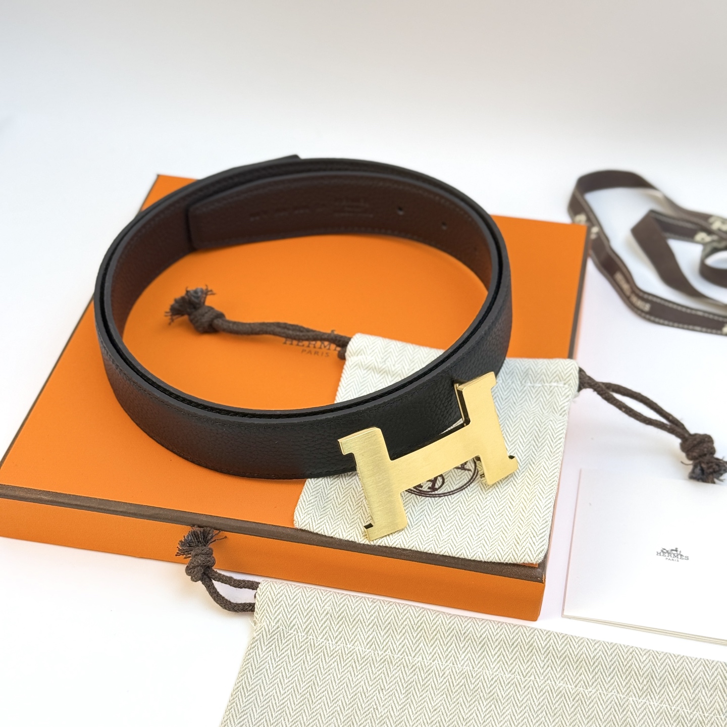 Hermès Constance Belt Togo 32MM with Gold H Buckle, Reversible Leather Strap 4 i1742723054606 6471 0 3