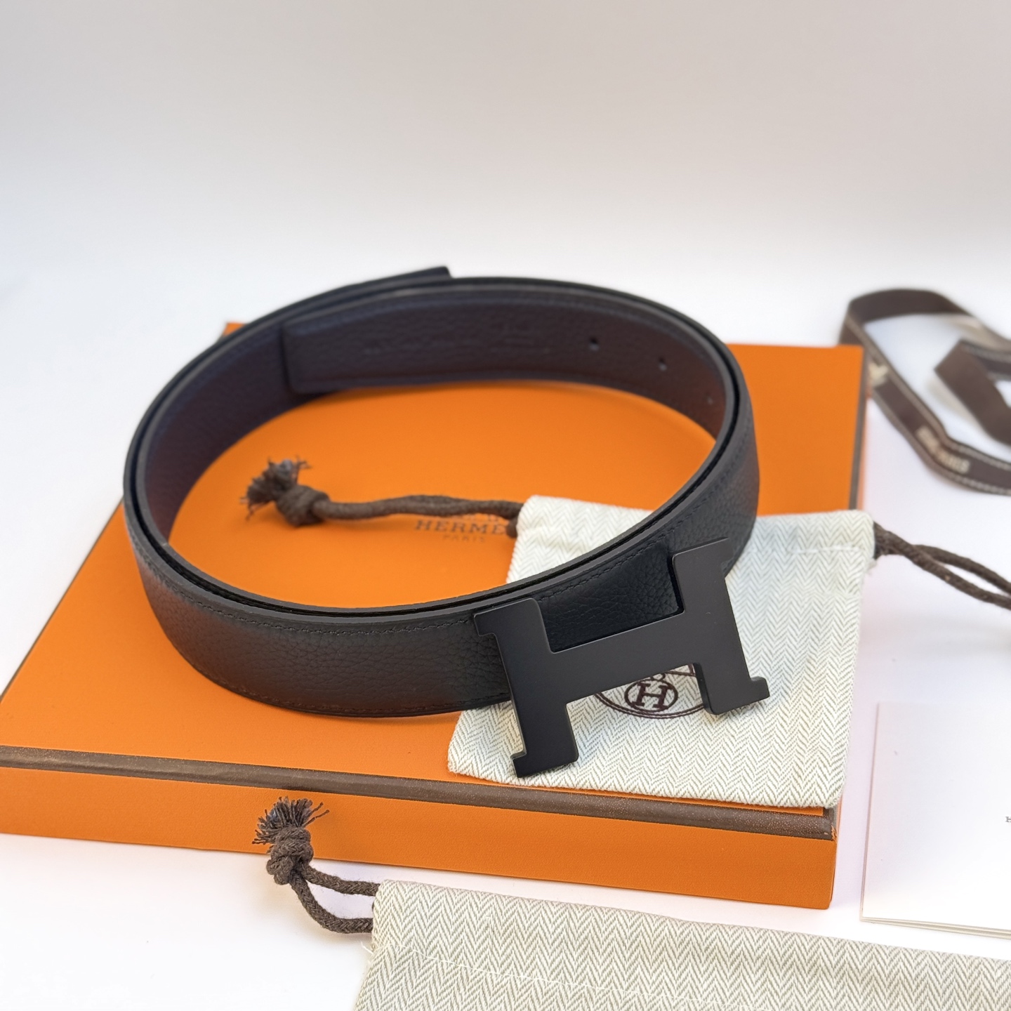 Hermes Constance 32MM Reversible Leather Belt with H Buckle, Black/Navy 4 i1742723069982 5259 0 3