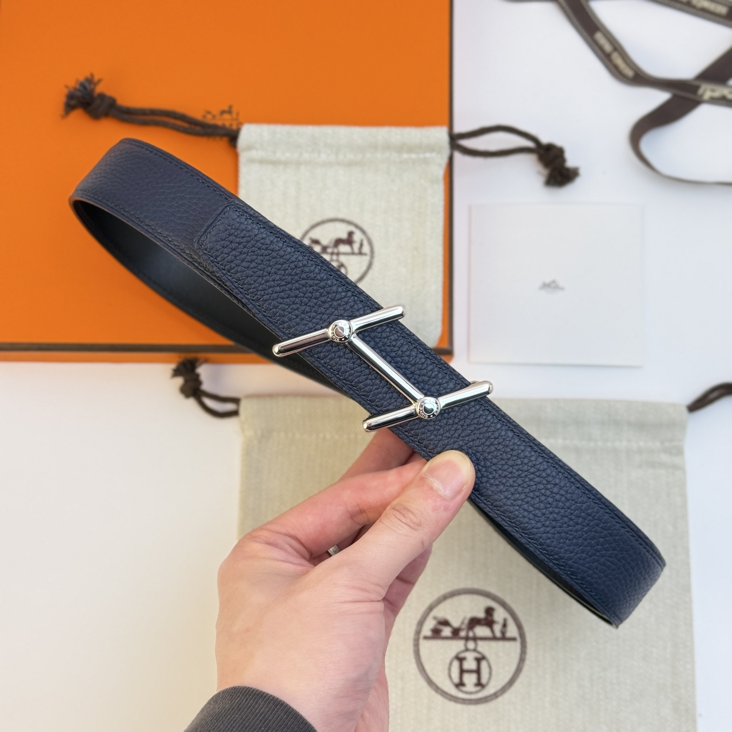 Hermès Swing Belt Togo 32MM - Reversible Leather Belt with H Buckle 5 i1743042646911 5809 0 1