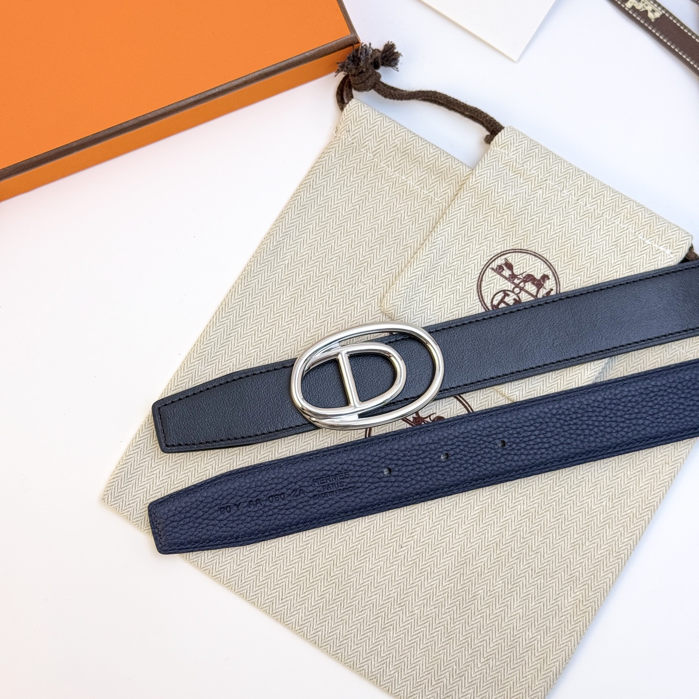 Hermès Odyssée Reversible Belt in Togo Leather, 32mm - Black/Navy, Silver Buckle 9 i1743135364356 5502 0 5