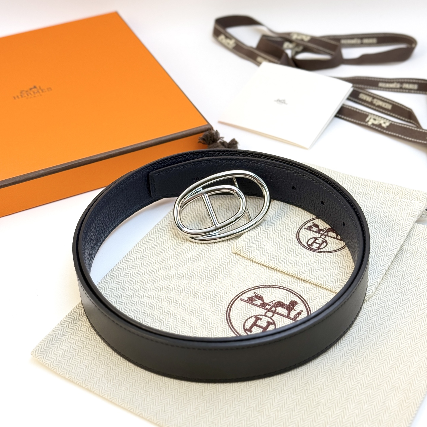 Hermès Odyssée Reversible Belt in Togo Leather, 32mm - Black/Navy, Silver Buckle 4 i1743135364405 1866 0 0
