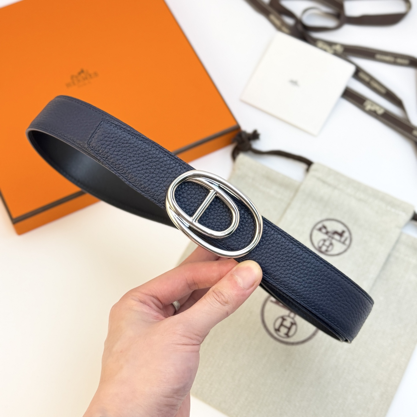Hermès Odyssée Reversible Belt in Togo Leather, 32mm - Black/Navy, Silver Buckle 7 i1743135368925 5174 0 3