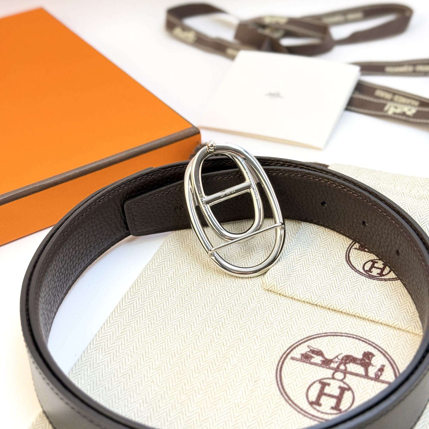 Hermès Odyssee Reversible Leather Belt, 32mm - Togo Leather, Palladium Plated Buckle 5 i1743135435356 5027 0 1