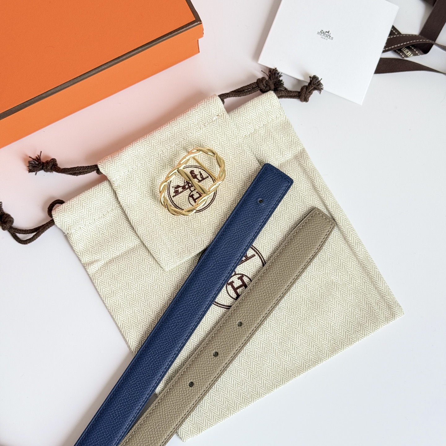 Ceinture Réversible Hermes en Cuir de Veau Grainé avec Boucle Interchangeable