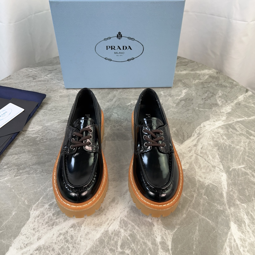 NO:424196,The latest version of P family, top version, imported cowhide, open beads, super soft mixed-bred sheepskin, cushion mixed-bred sheepskin, bottom tpu tin molded beef tendon sole, genuine leather edge strip (4.5cm thick) original packaging size: 35-41 (customized by 40, 41), loafers, loafers, cowhide, sheepskin19860909P家最新款,顶级版本 面进口牛皮、开边珠 里超软混种羊皮 垫混种羊皮 底tpu锡模牛筋底,真皮沿条（厚4.5cm） 原版包装 size:35-41(40、41定制）,乐福鞋,loafers,cowhide,sheepskin,Women's Shoes