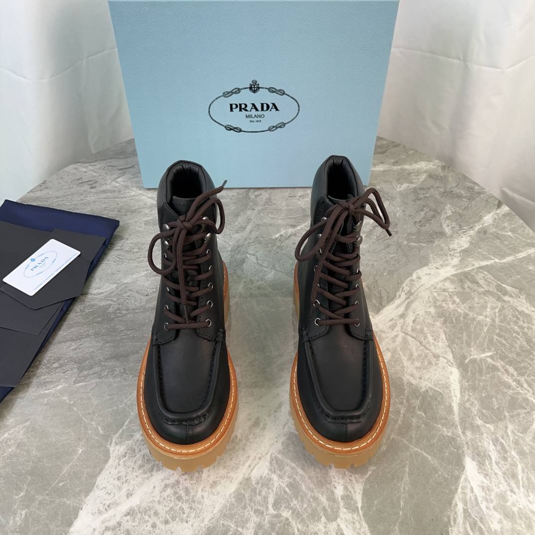 NO:424186,P family's latest Martin boots, top version, imported explosion-proof cowhide leather, super soft mixed-bred sheepskin, pad mixed-bred sheepskin, bottom tpu tin molded beef tendon bottom, genuine leather edge strip (4.5cm thick) original packaging size: 35-41 (42 customization), boots, boots, cowhide, sheepskin19860909P家最新款马丁靴,顶级版本 面进口防爆裂牛皮 里超软混种羊皮 垫混种羊皮 底tpu锡模牛筋底,真皮沿条（厚4.5cm） 原版包装 size:35-41(42定制）,靴子,boots,cowhide,sheepskin,Women's Shoes