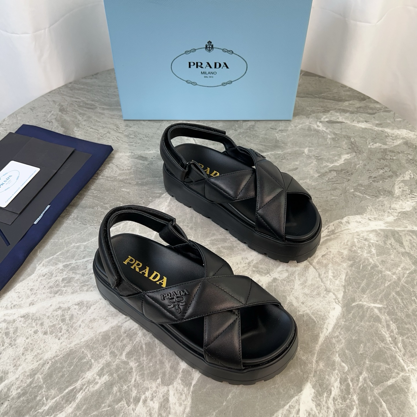 NO:236443,The latest style of P-home imported sheepskin with super soft mixed-bred sheepskin with super soft foamed sole (sole thickness 4.5CM, sole 1CM) Original packaging size: 35-41, sandals, sandals, sheepskin19860909P家最新款 面进口羊皮 里超软混种羊皮 底超软发泡大底（底厚4.5CM、底台1CM） 原版包装 size:35-41,凉鞋,sandals,sheepskin,Women's Shoes