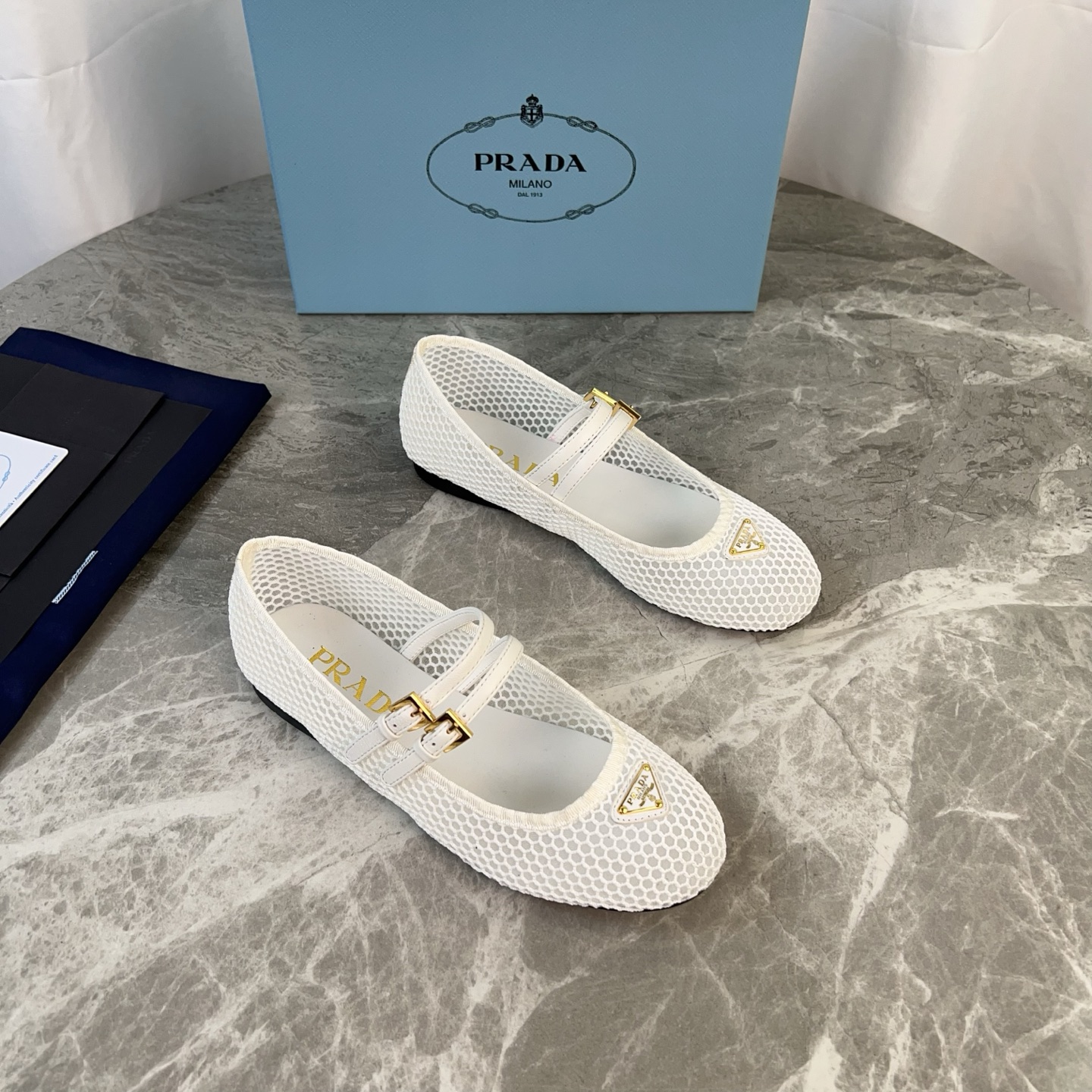 NO:424240,P family's latest dancing shoes, imported diamonds, super soft cowhide, original 1:1 mold opening foaming process outsole, iconic triangle logo, original packaging size 35-41, casual shoes/sports shoes, sneakers, cowhide19860909P家最新款跳舞鞋 面进口菱格 里超软牛皮里 底原版1:1开模发泡工艺大底 标志性三角标,原版包装 size 35-41,休闲鞋/运动鞋,sneakers,cowhide,Women's Shoes