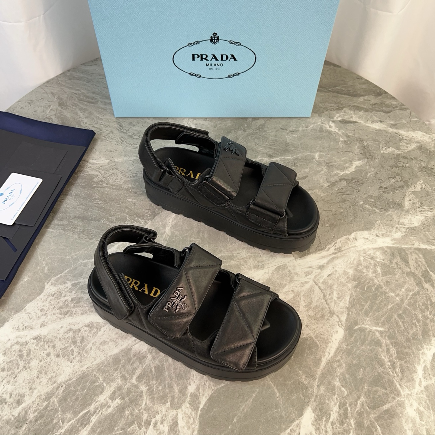 NO:229359,The latest style of P-home imported sheepskin with super soft mixed-bred sheepskin with super soft foamed sole (sole thickness 4.5CM, sole 1CM) Original packaging size: 35-41, sandals, sandals, sheepskin19860909P家最新款 面进口羊皮 里超软混种羊皮 底超软发泡大底（底厚4.5CM、底台1CM） 原版包装 size:35-41,凉鞋,sandals,sheepskin,Women's Shoes