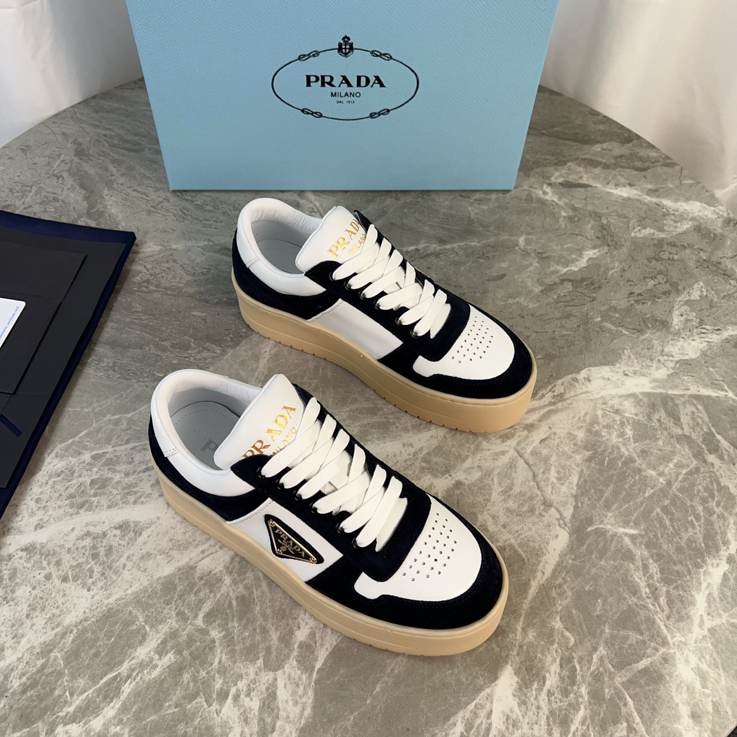 NO:229355,The latest model of P-home imported custom-made top cowhide   reverse fur, super soft mixed-bred sheepskin, original model opening ultra-light foaming process outsole (4.5cm thick) iconic triangle logo, original packaging size: 35-41, casual shoes/sports shoes, sneakers, cowhide, sheepskin19860909P家最新款 面进口定制头层牛皮 反毛皮 里超软混种羊皮 底原版开模超轻发泡工艺大底（厚4.5cm） 标志性三角标,原版包装 size:35-41,休闲鞋/运动鞋,sneakers,cowhide,sheepskin,Women's Shoes