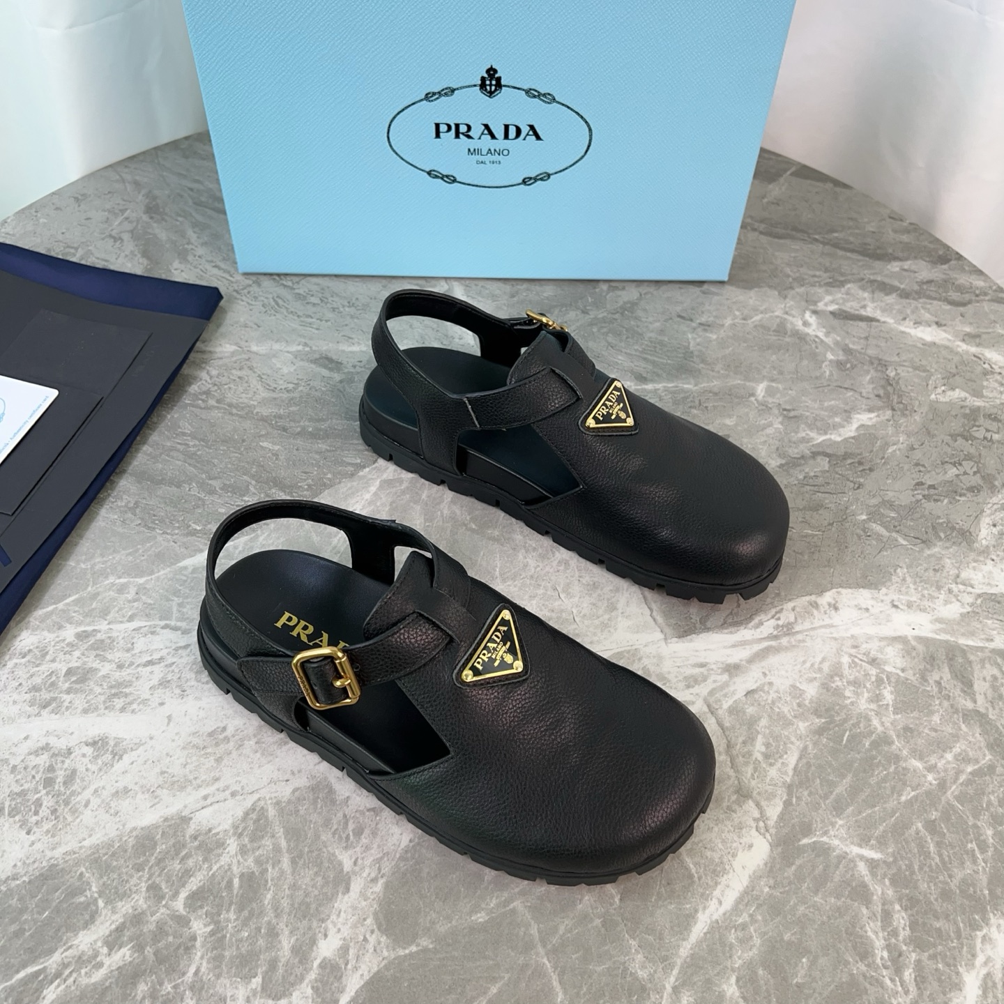 NO:229347,The latest model of P-home imported cowhide, high mercerized beef reverse velvet, super soft mixed-bred sheepskin, bottom non-slip and wear-resistant rubber bottom, iconic triangle mark, original packaging size: 35-41, semi-torch, cowhide, sheepskin19860909P家最新款 面进口牛皮、高丝光牛反绒 里超软混种羊皮 底防滑耐磨花纹橡胶底 标志性三角标,原版包装 size:35-41,半拖,cowhide,sheepskin,Women's Shoes