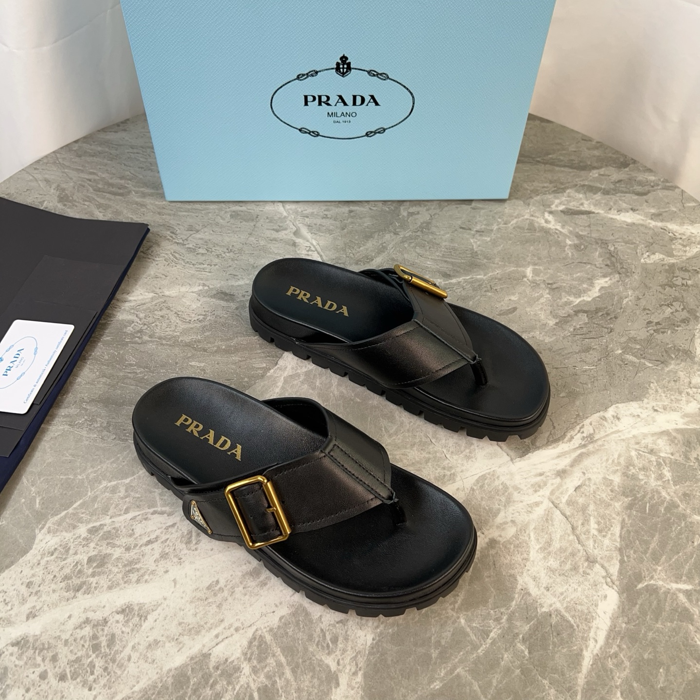 NO:240149,The latest model of P-home imported grained cowhide, imported mixed-bred sheepskin, bottom pattern, non-slip craft rubber sole, iconic triangle logo, original packaging size 35-41, split-toe shoes, cowhide, sheepskin19860909P家最新款 面进口粒面牛皮 里进口混种羊皮 底花纹防滑工艺橡胶底 标志性三角标,原版包装 size 35-41,分趾鞋,cowhide,sheepskin,Women's Shoes