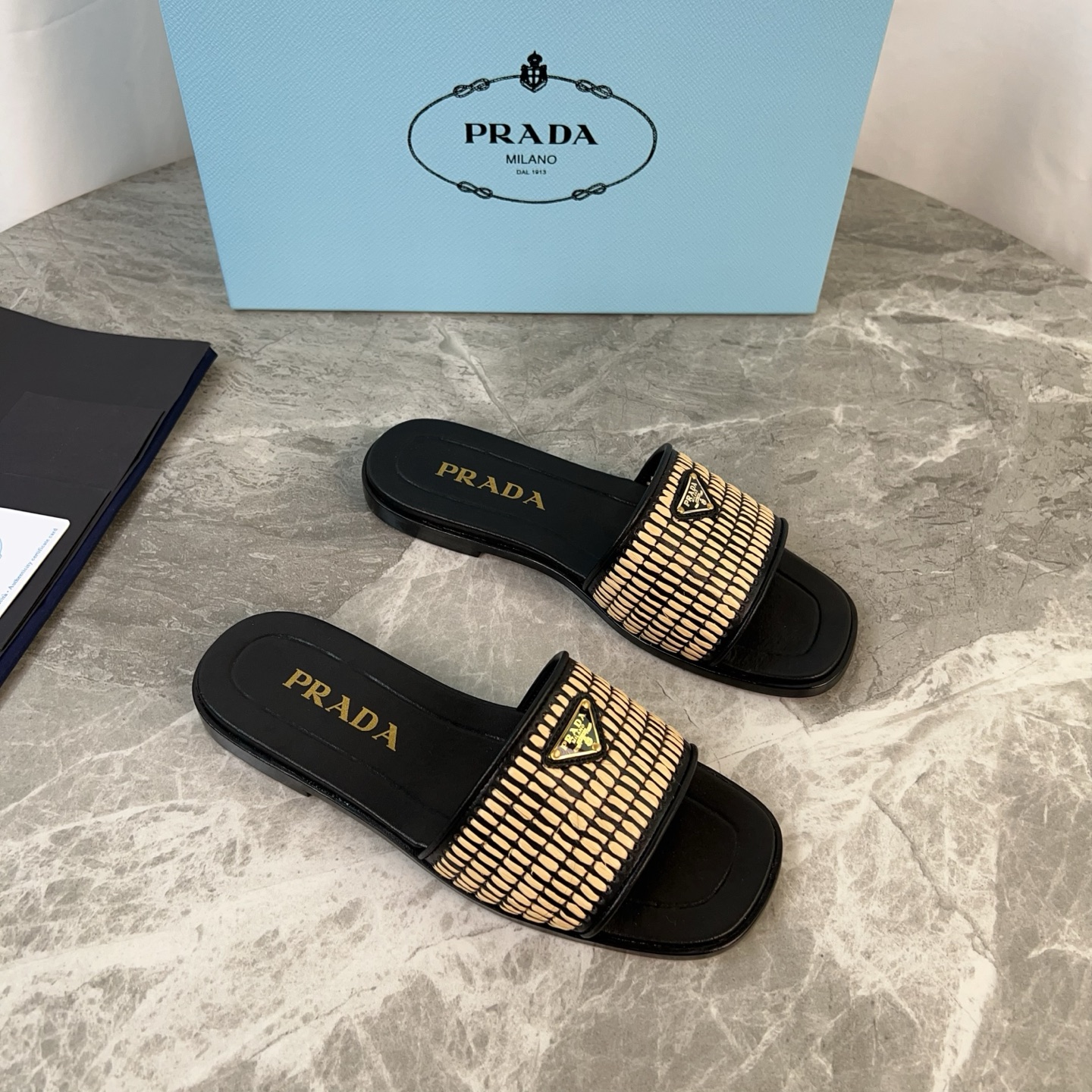 NO:240145,The latest model of P-home, cowhide, custom lafite, imported mixed-bred sheepskin, sole genuine leather outsole, iconic triangle logo, original packaging size 35-41, slippers, slippers, cowhide, sheepskin, Leather soles19860909P家最新款 面牛皮、定制拉菲草 里进口混种羊皮 底真皮大底 标志性三角标,原版包装 size 35-41,拖鞋,slippers,cowhide,sheepskin,Leather soles,Women's Shoes