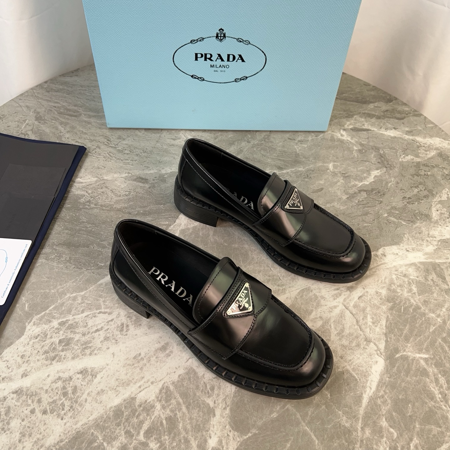 NO:416634,The latest model of P-home imported side beads, cow patent leather, super soft silk cow leather, matted silk cow leather, original 1:1 craft sole, original packaging size 35-41 (customized by 40, 41), loafers, loafers, cowhide19860909P家最新款 面进口开边珠、牛漆皮 里超软丝绸牛皮 垫丝绸牛皮 底原版1:1工艺大底 原版包装 size 35-41（40、41定制）,乐福鞋,loafers,cowhide,Women's Shoes