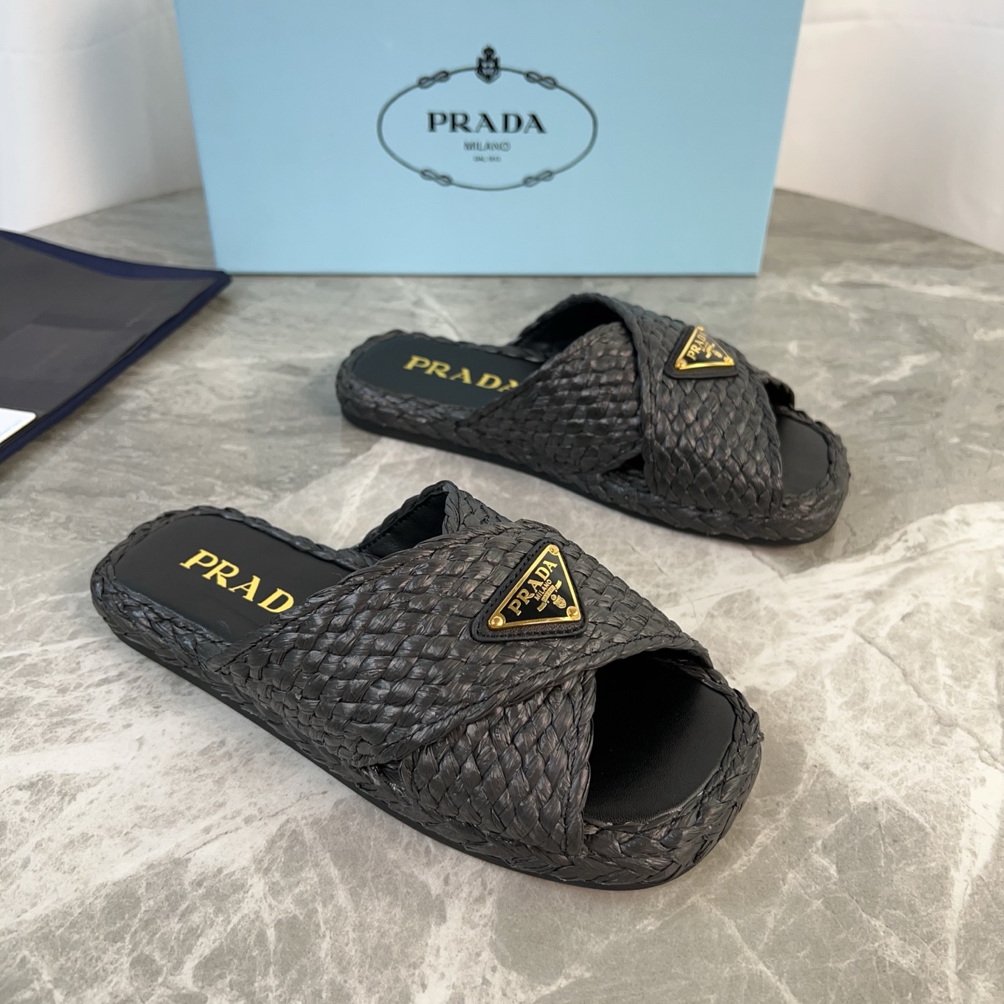 NO:390317,The latest model of P home, original custom-made lafite, super soft mixed-bred sheepskin, original molded rubber sole, iconic triangle logo, original packaging size: 35-41, slippers, slippers, sheepskin19860909P家最新款 面原版定制拉菲草 里超软混种羊皮 底原版开模橡胶底 标志性三角标,原版包装 size:35-41,拖鞋,slippers,sheepskin,Women's Shoes