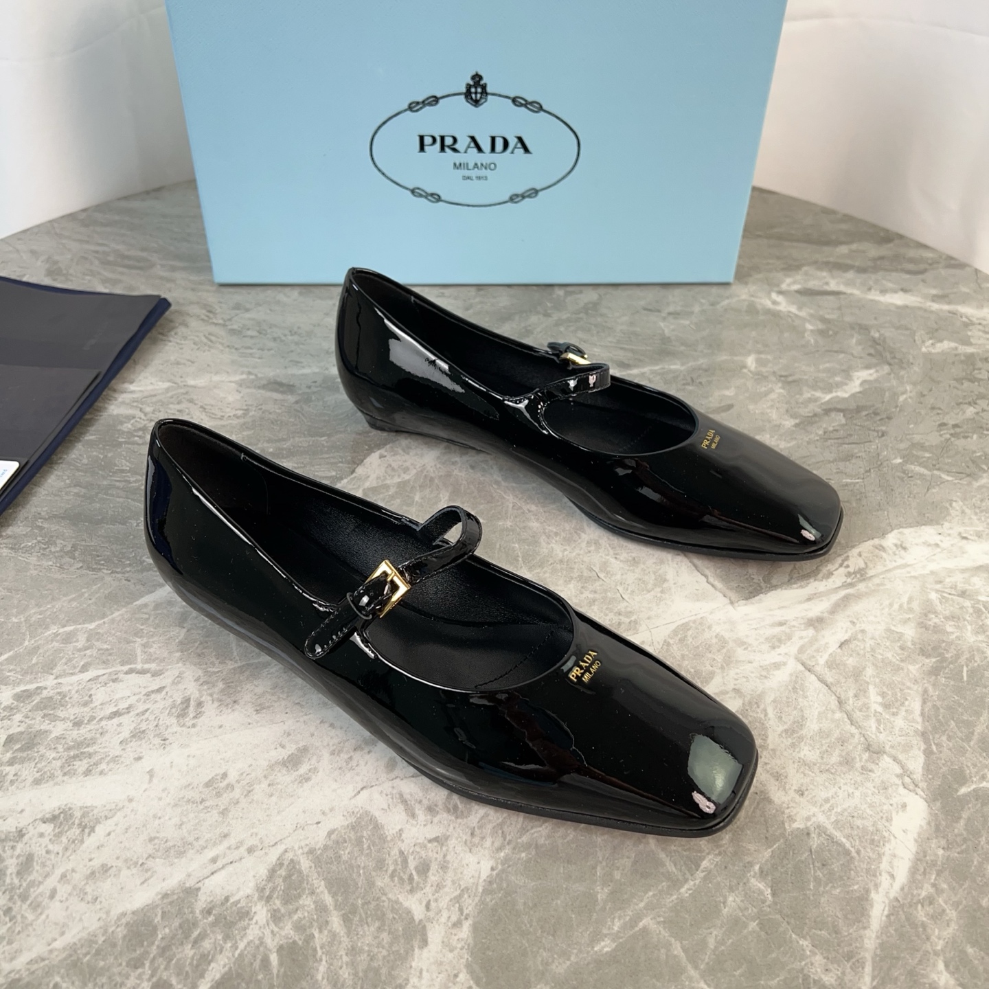 NO:390364,The latest model of P-home imported calf patent leather, super soft mixed-bred sheepskin, original open molded injection molded leather outsole, heel height 2cm original packaging size: 35-41, high heels, sheepskin, Leather soles19860909P家最新款 面进口小牛漆皮 里超软混种羊皮 底原版开模注塑真皮大底 跟高2cm 原版包装 size:35-41,高跟鞋单鞋,high heels,sheepskin,Leather soles,Women's Shoes