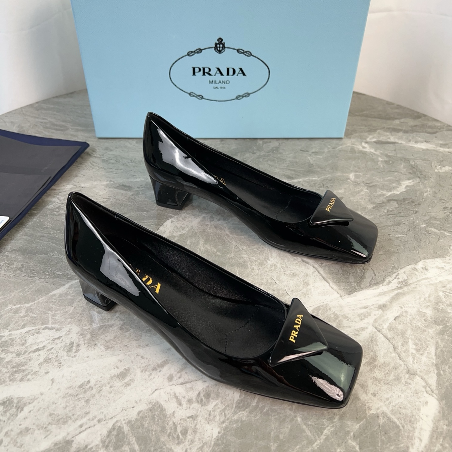 NO:390355,The latest model of P-home imported patent leather, open-edge beaded cowhide, super soft mixed-bred sheepskin, original open-mold injection-molded leather outsole, original packaging size: 35-41, high heels, cowhide, sheepskin, Leather soles19860909P家最新款 面进口漆皮、开边珠牛皮 里超软混种羊皮 底原版开模注塑真皮大底 原版包装 size:35-41,高跟鞋单鞋,high heels,cowhide,sheepskin,Leather soles,Women's Shoes