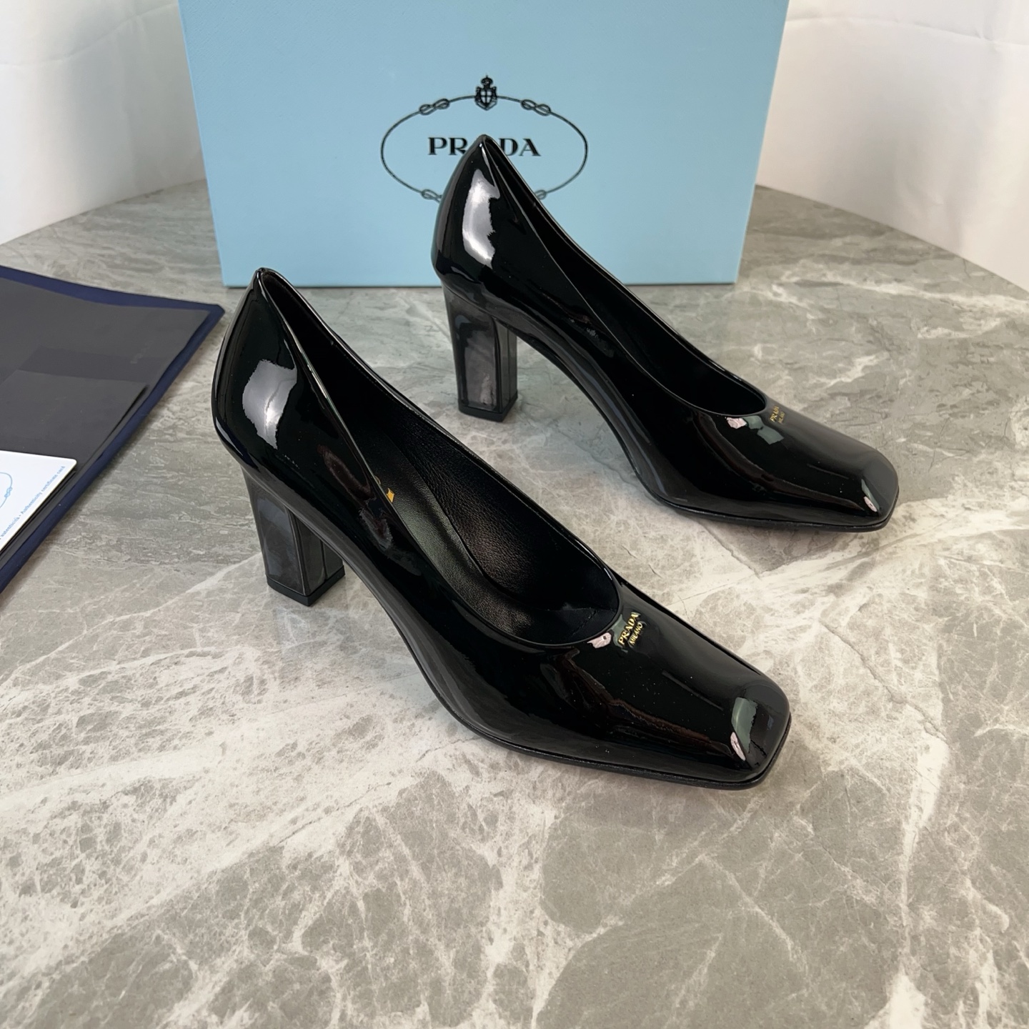 NO:390348,The latest model of P family, imported calf patent leather, super soft mixed-bred sheepskin, original open molded injection molded leather outsole, heel height 8.5cm, original packaging size: 35-41, high heels, sheepskin, Leather soles19860909P家最新款 面进口小牛漆皮 里超软混种羊皮 底原版开模注塑真皮大底 跟高8.5cm 原版包装 size:35-41,高跟鞋单鞋,high heels,sheepskin,Leather soles,Women's Shoes