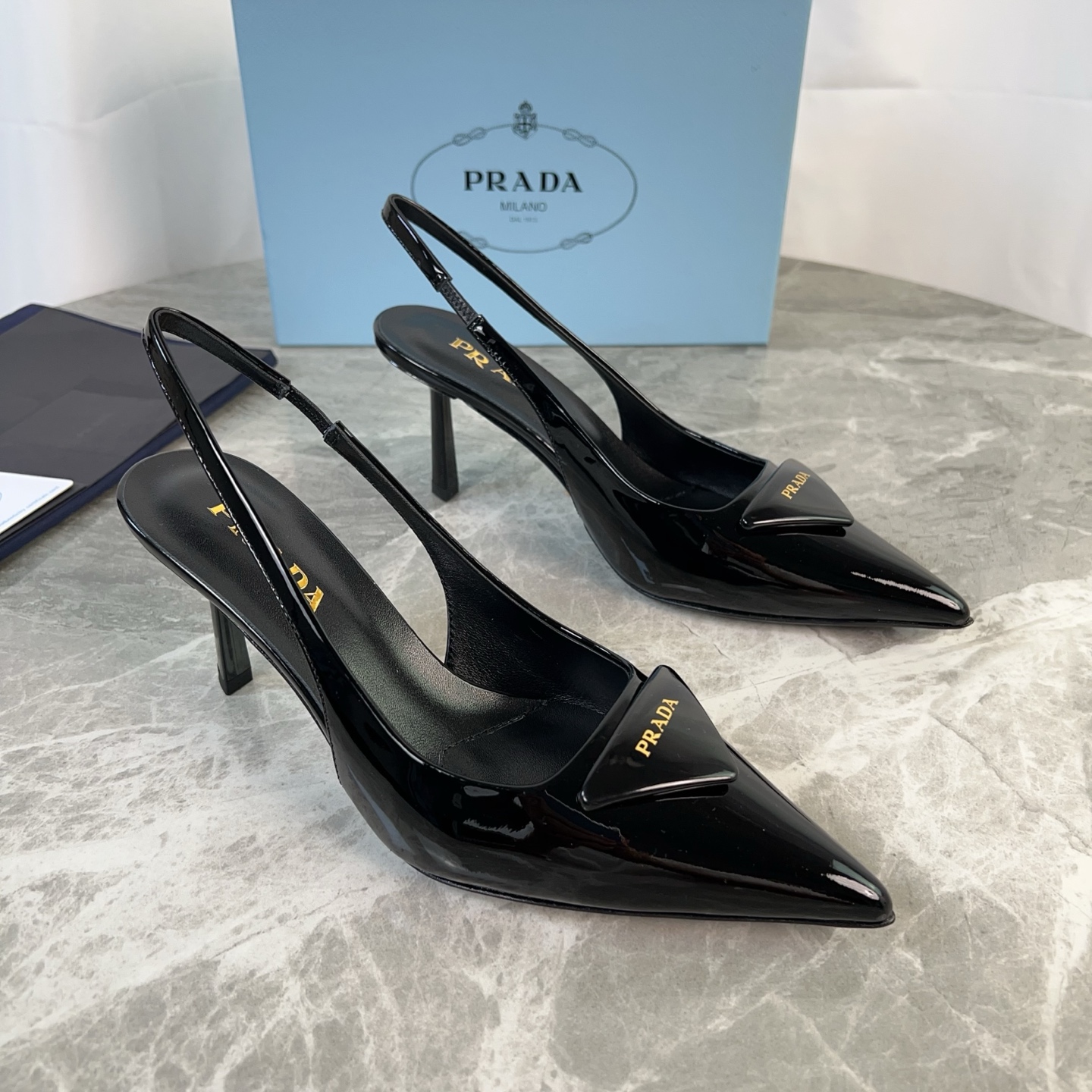 NO:416639,The latest model of P-home, imported side beads, cow patent leather, super soft cow leather + footbed, original leather outsole, iconic triangle logo, original packaging size: 34-41 (34, 40, 41 customization), high heels, sandals, high heels, cowhide, Leather soles19860909P家最新款 面进口开边珠、牛漆皮 里超软牛皮里+垫脚 底原版真皮大底 标志性三角标,原版包装 size:34-41(34、40、41定制）,高跟鞋凉鞋,sandals,high heels,cowhide,Leather soles,Women's Shoes