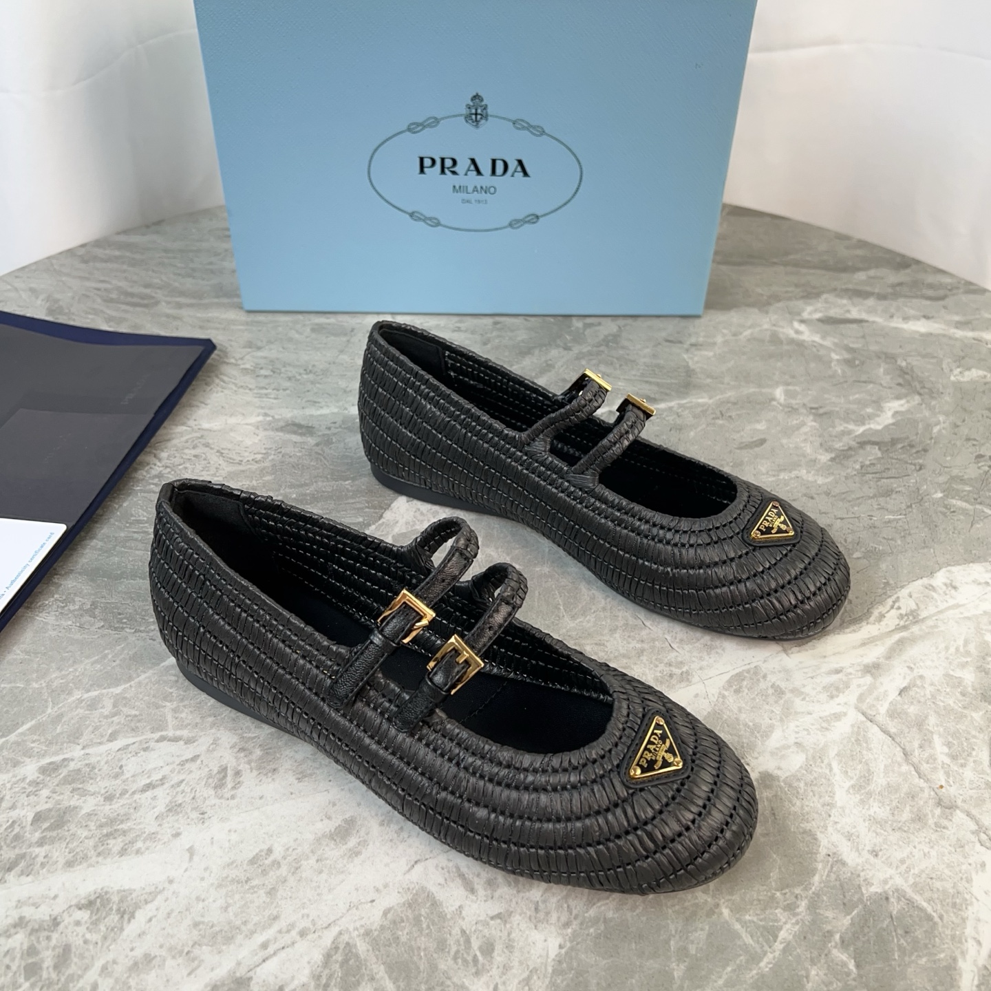 NO:416615,P home latest hand-woven model, imported Rafia, inner lining, footbed, original craft rubber sole, iconic triangle logo, original packaging size: 35-41, single shoes, sheepskin19860909P家最新手工编织款 面进口拉菲草 里羊皮内里、垫脚 底原版工艺橡胶底 标志性三角标,原版包装 size:35-41,单鞋,sheepskin,Women's Shoes