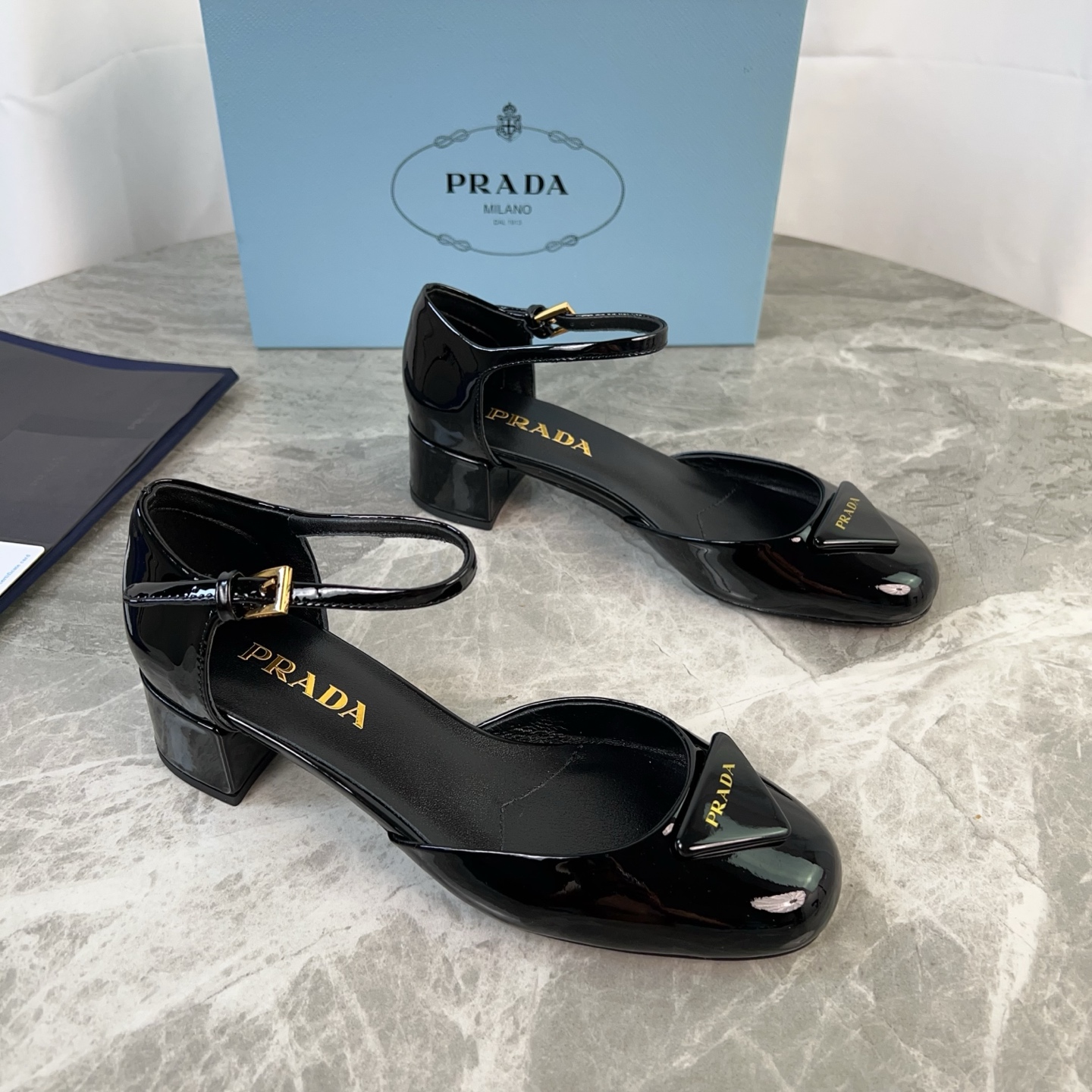NO:416604,The latest model of P-home imported cow patent leather, fine-text cow leather, fine-text cow leather, original leather outsole, heel height 3.5cm original packaging size: 34-41 (34.40.41 customized), high heels, cowhide, Leather soles19860909P家最新款 面进口牛漆皮 里细纹牛皮 垫细纹牛皮 底原版真皮大底 跟高3.5cm 原版包装 size:34-41(34.40.41定制）,高跟鞋单鞋,high heels,cowhide,Leather soles,Women's Shoes