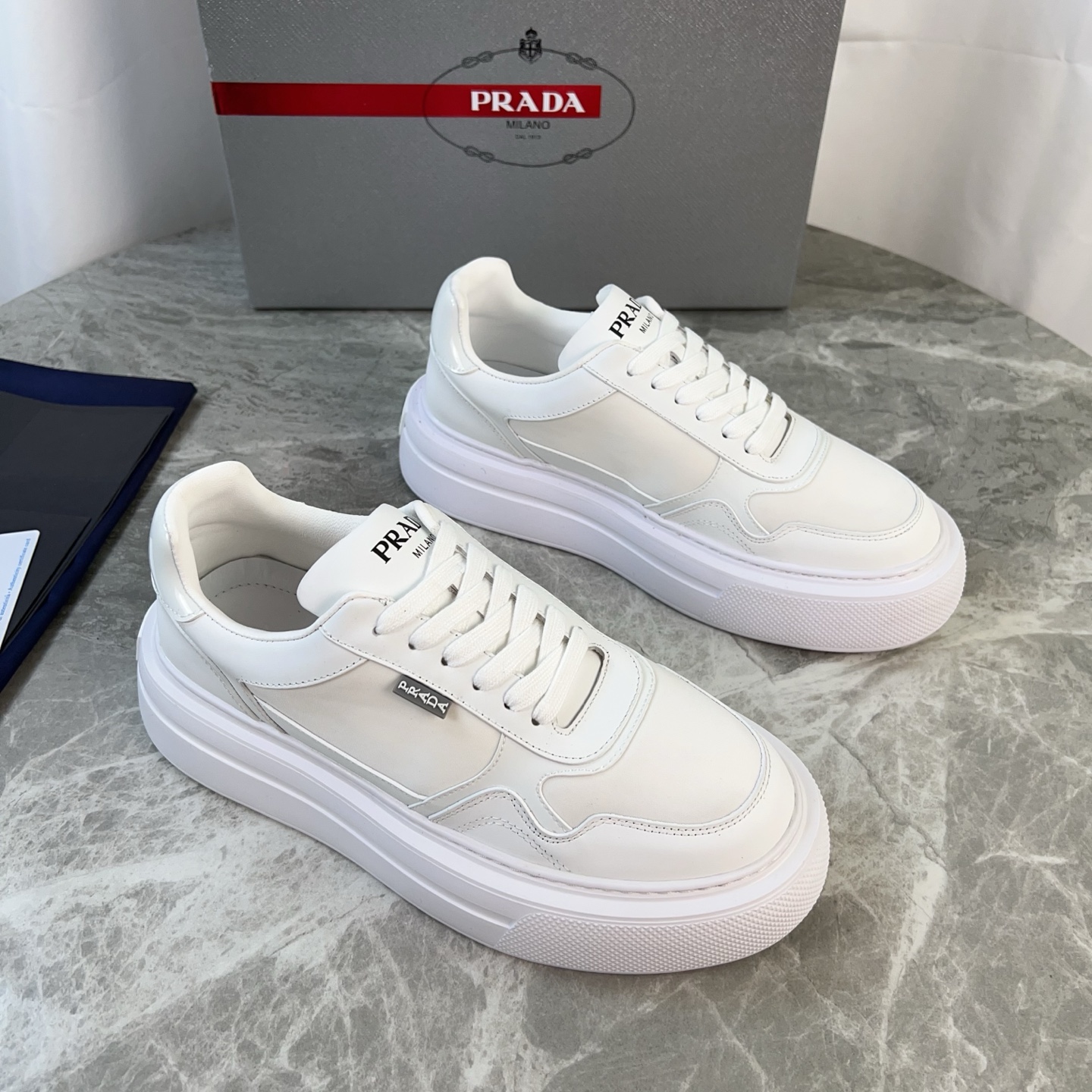 NO:498304,The latest model of P-home silk cowhide, super soft water dyed sheepskin, matted silk cowhide, original EVA outsole, iconic triangle logo, original packaging size: 35-45, casual shoes/sports shoes, sneakers, cowhide, sheepskin19860909P家最新款 面丝绸牛皮 里超软水染羊皮 垫丝绸牛皮 底原版EVA大底 标志性三角标、原版包装 size:35-45,休闲鞋/运动鞋,sneakers,cowhide,sheepskin,Women's Shoes