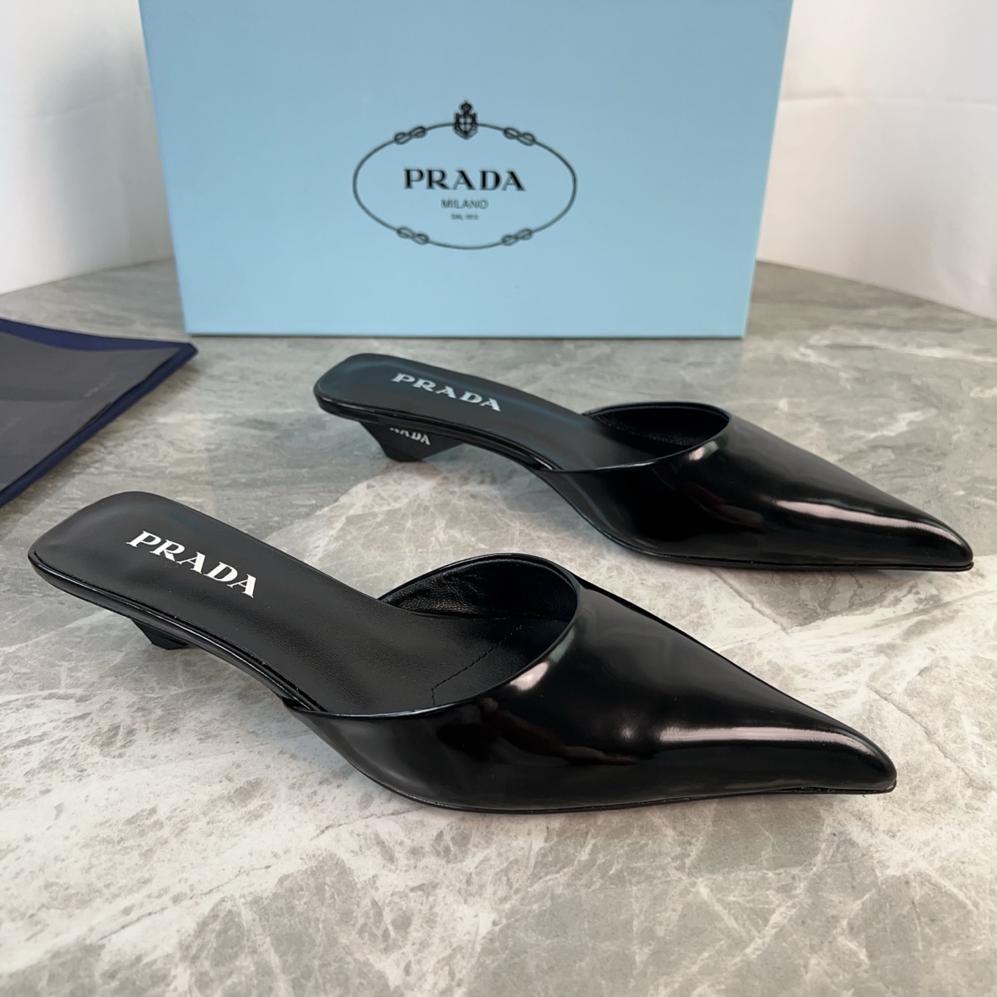 NO:613145,P's latest model (top version) imported open edge beads, mixed sheepskin lining, sheepskin foot pads, original genuine leather outsole, painted logo heel, 3.5cm high, original packaging size: 34-41 (customized at 34.40.41), half-slip heels, high heels, sheepskin, Leather soles19860909P家最新款（顶级版本） 面进口开边珠 里混种羊皮 垫羊皮垫脚 底原版真皮大底 跟涂漆徽标鞋跟,高3.5厘米 原版包装 size:34-41(34.40.41定制）,半拖高跟鞋,high heels,sheepskin,Leather soles,Women's Shoes