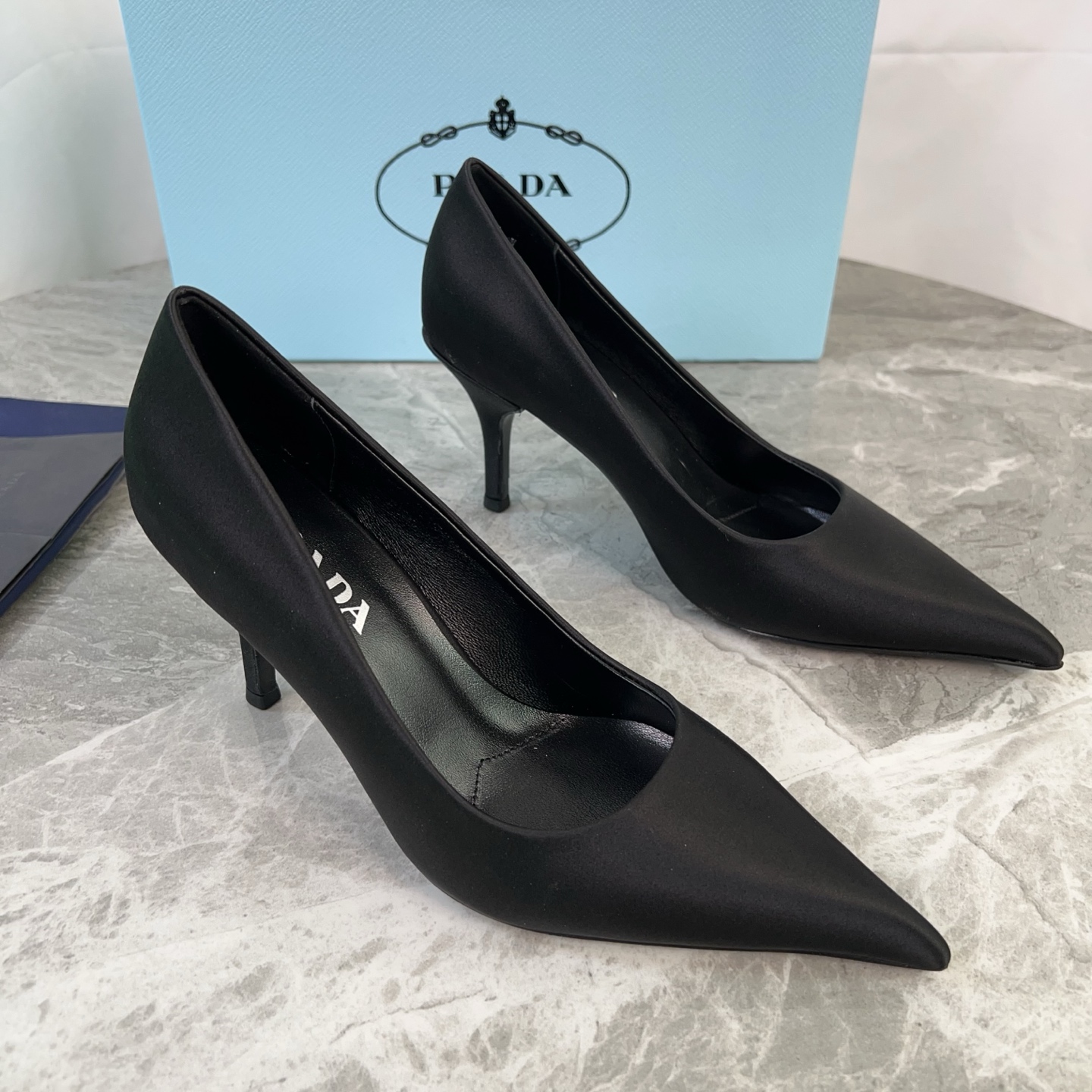 NO:613135,P's latest model (top version) imported silk satin lining, mixed sheepskin lining, sheepskin foot pads, original leather outsole, satin covered heel, 8.5cm high, original packaging size: 34-41 (customized at 34.40.41), high heels, high heels, sheepskin, real silk, silk fabric, Leather soles19860909P家最新款（顶级版本） 面进口真丝绸缎 里混种羊皮 垫羊皮垫脚 底原版真皮大底 跟绸缎包覆鞋跟,高8.5厘米 原版包装 size:34-41(34.40.41定制）,高跟鞋单鞋,high heels,sheepskin,real silk,silk fabric,Leather soles,Women's Shoes